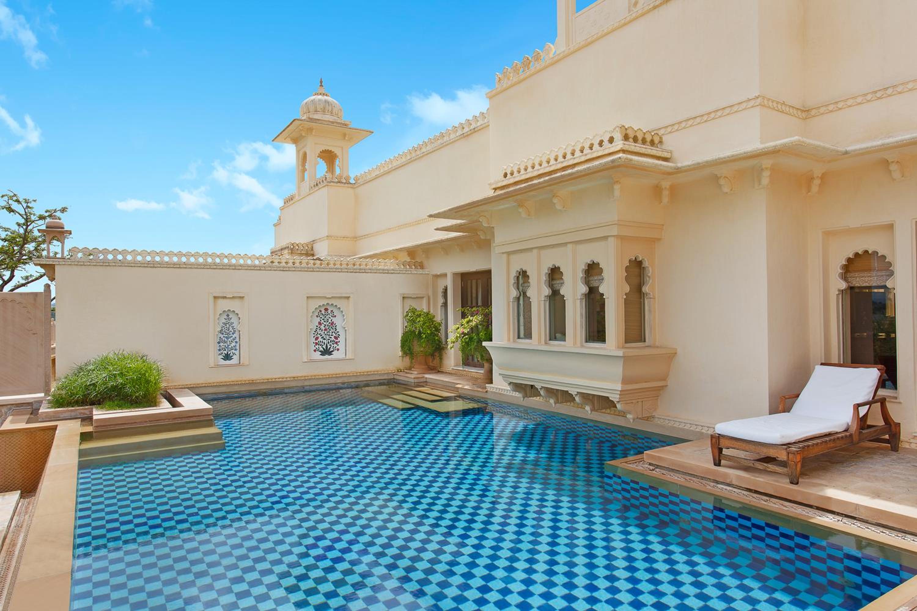 Luxury Suite With Two Way Airport Transfers