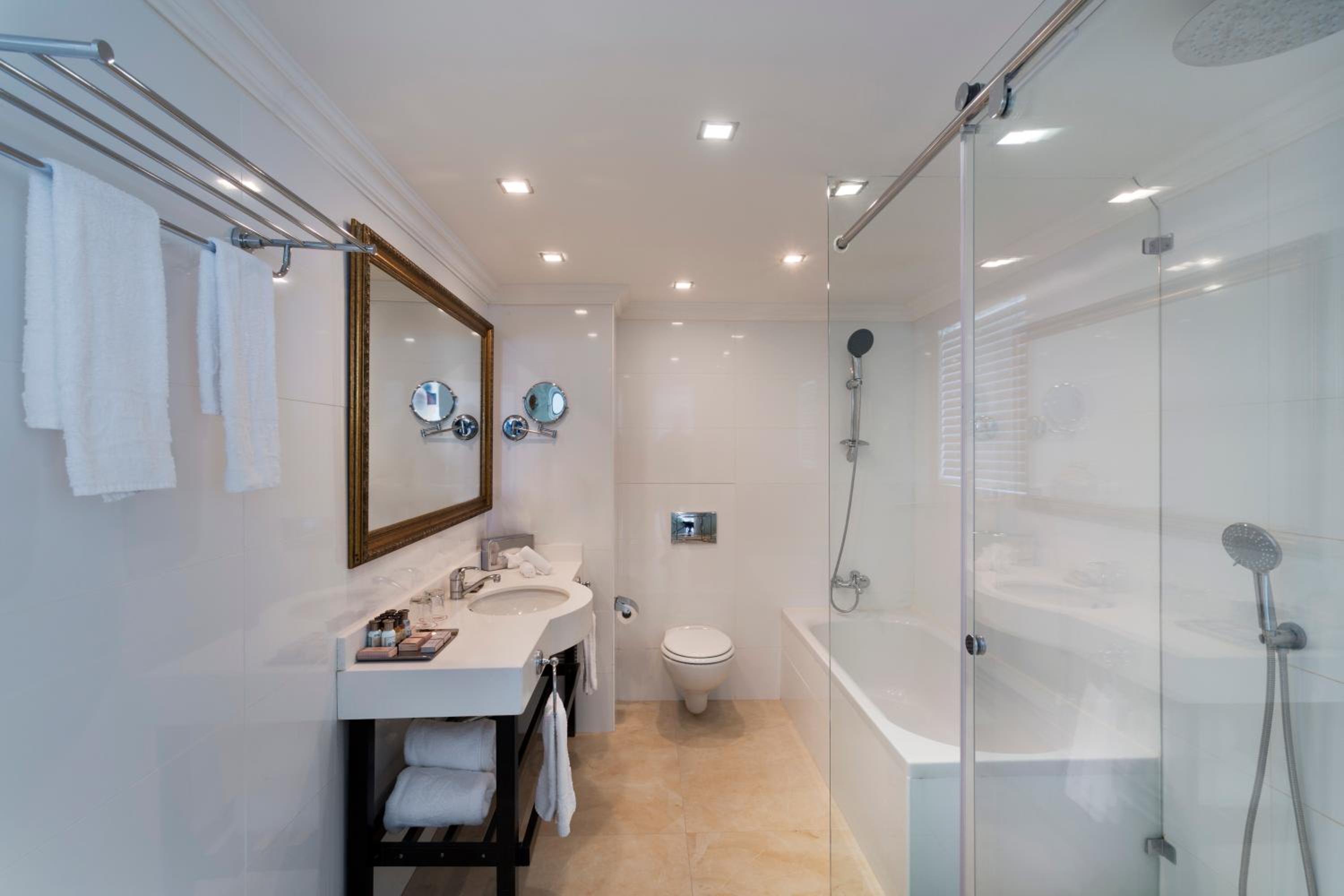 Executive Suite - Photo 4