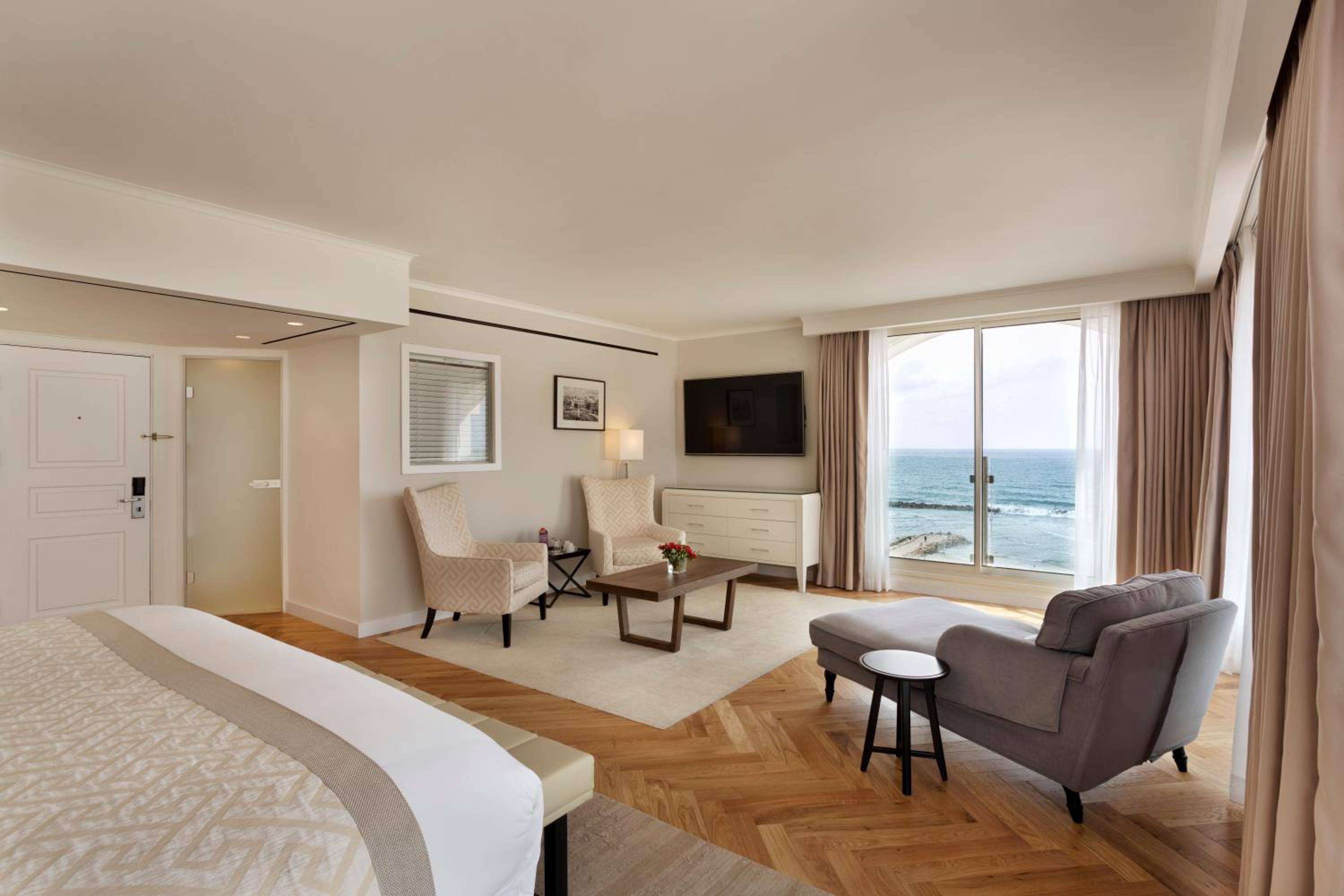 Executive Suite - Photo 1