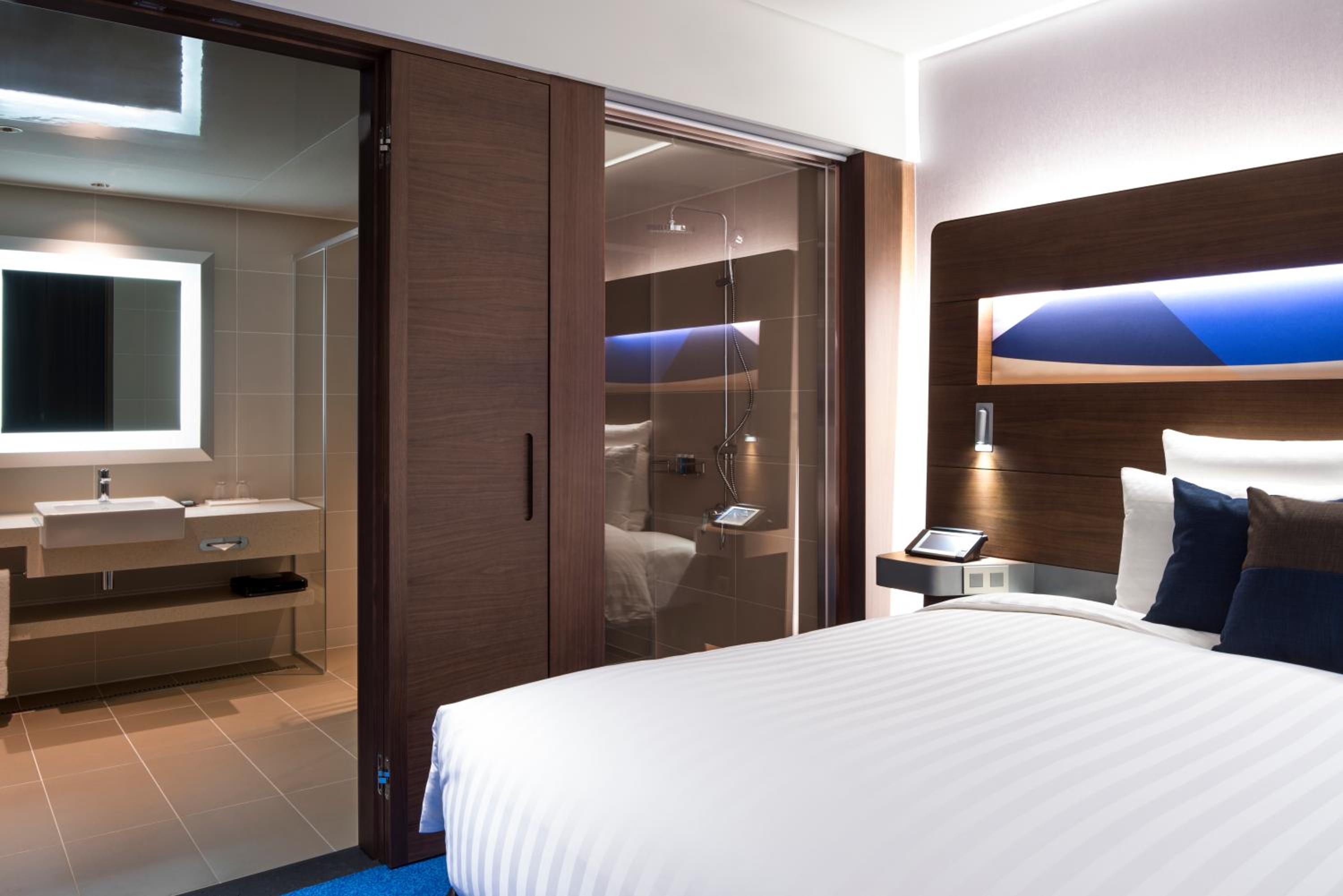 Junior King Suite photo 3