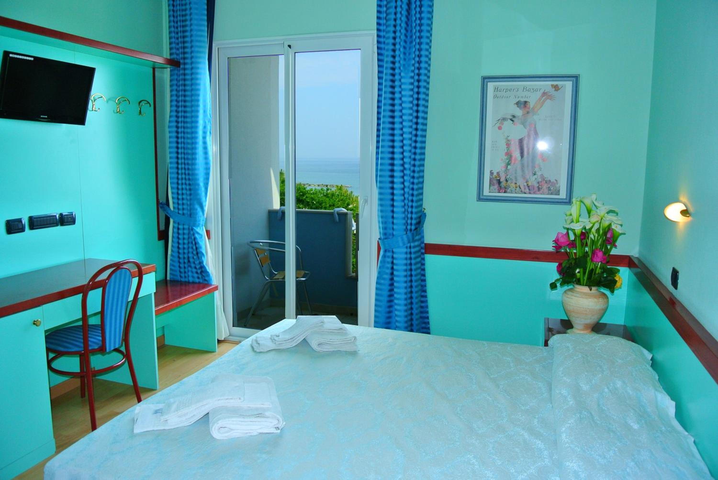 Double or Twin Room - Photo 3