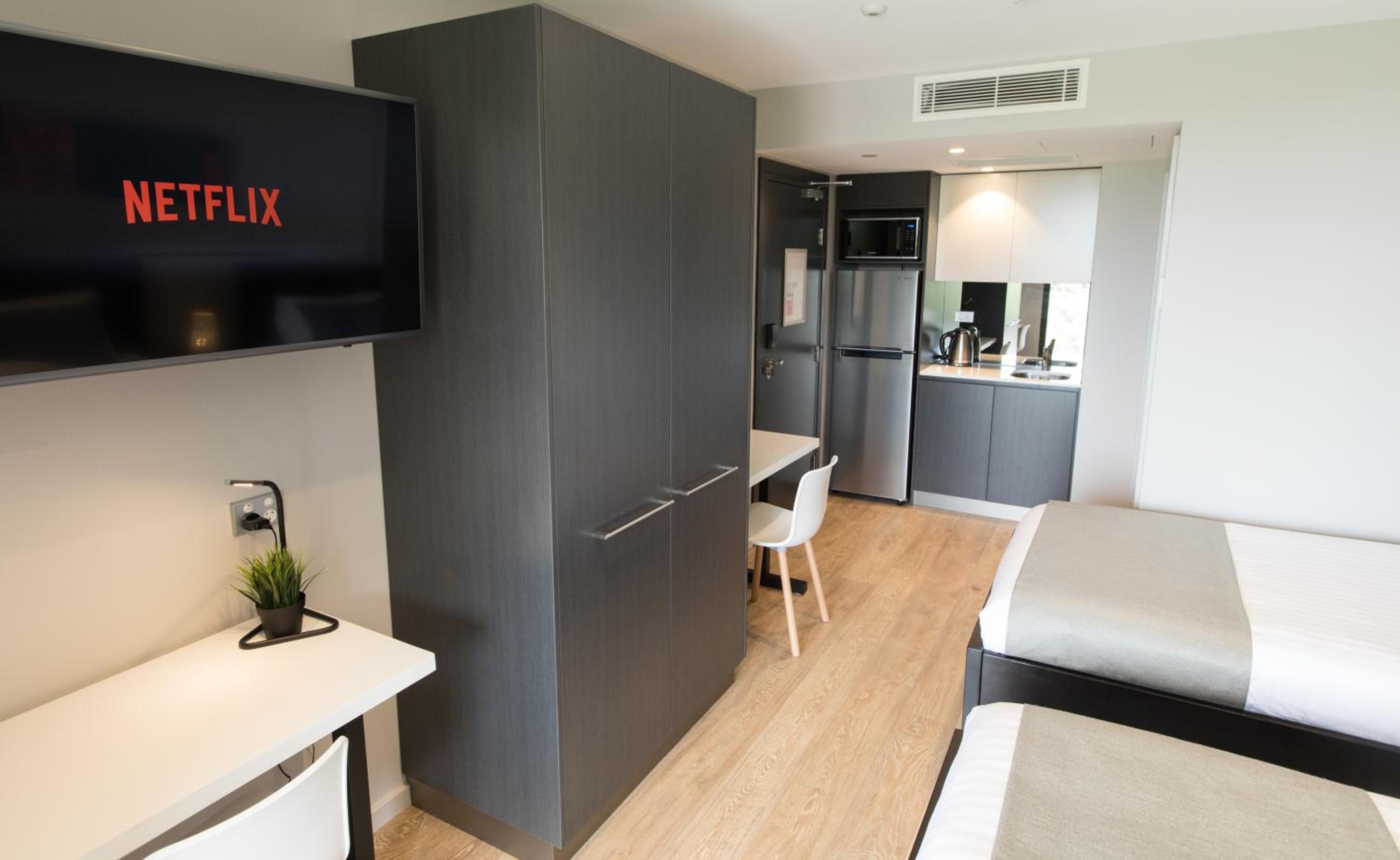 Deluxe Twin Studio