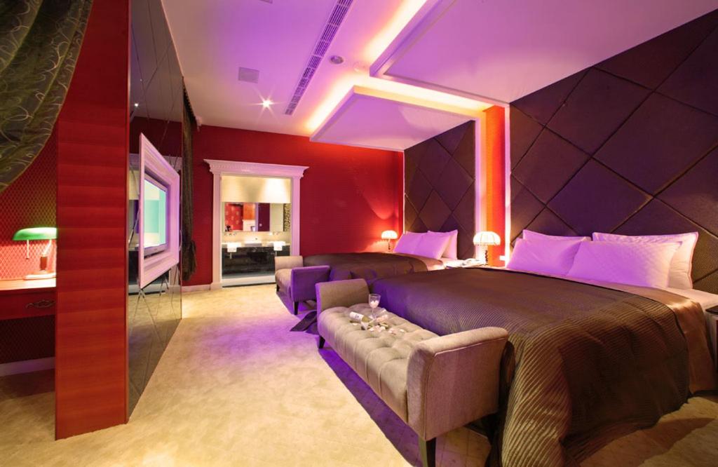 Deluxe Family Room