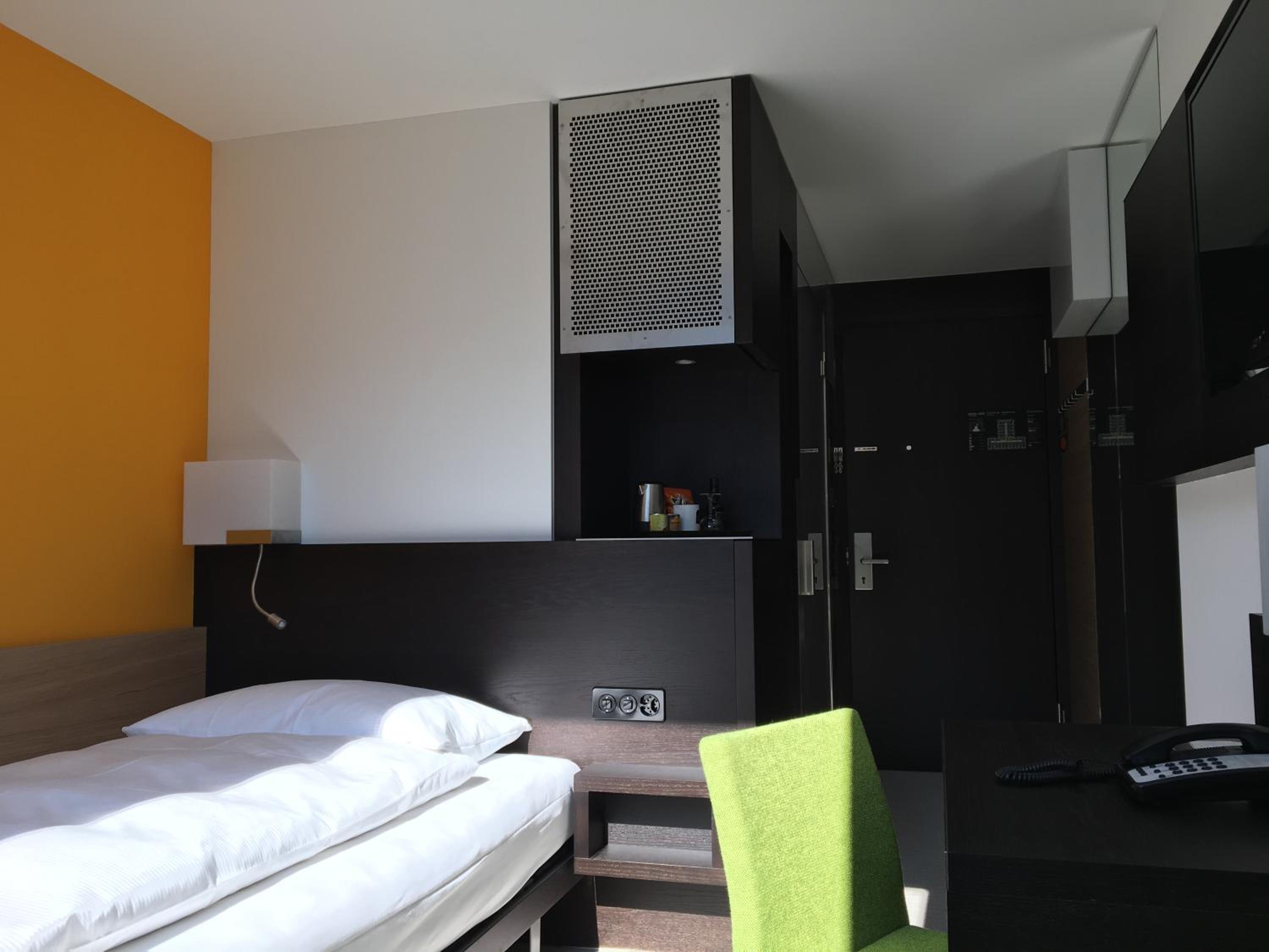 Superior Single Room thumbnail 6