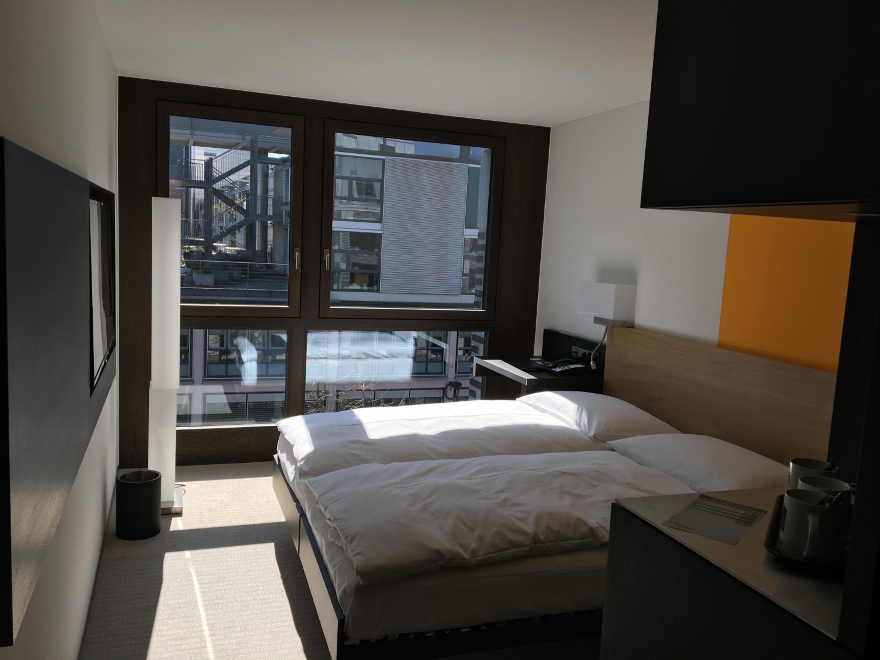 Available room thumbnail 5