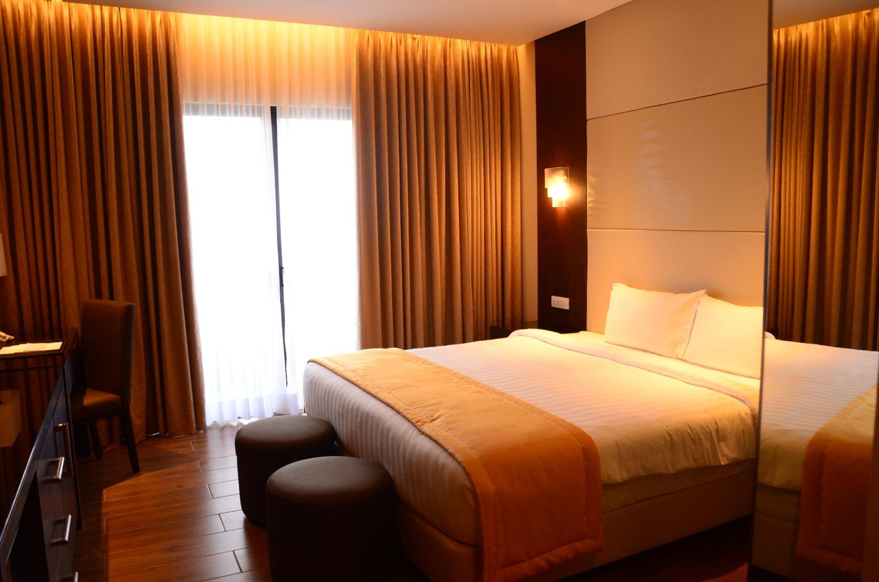 Deluxe King Room photo 1