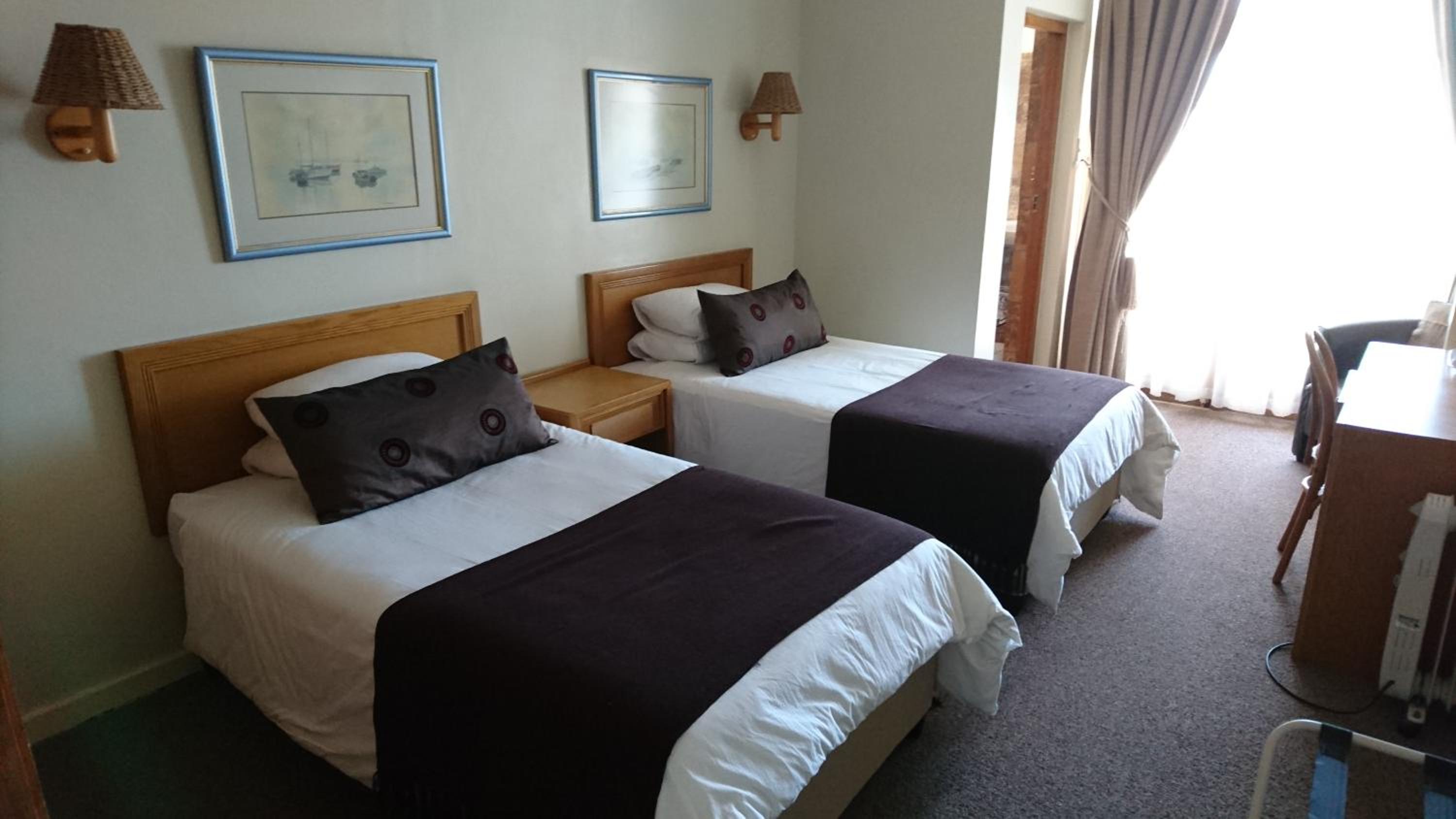 Standard Twin Room photo 2