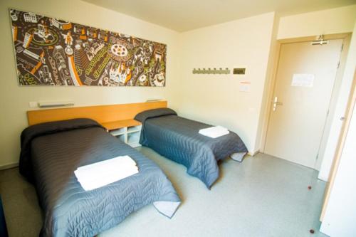 Twin Room with Private Bathroom photo 2