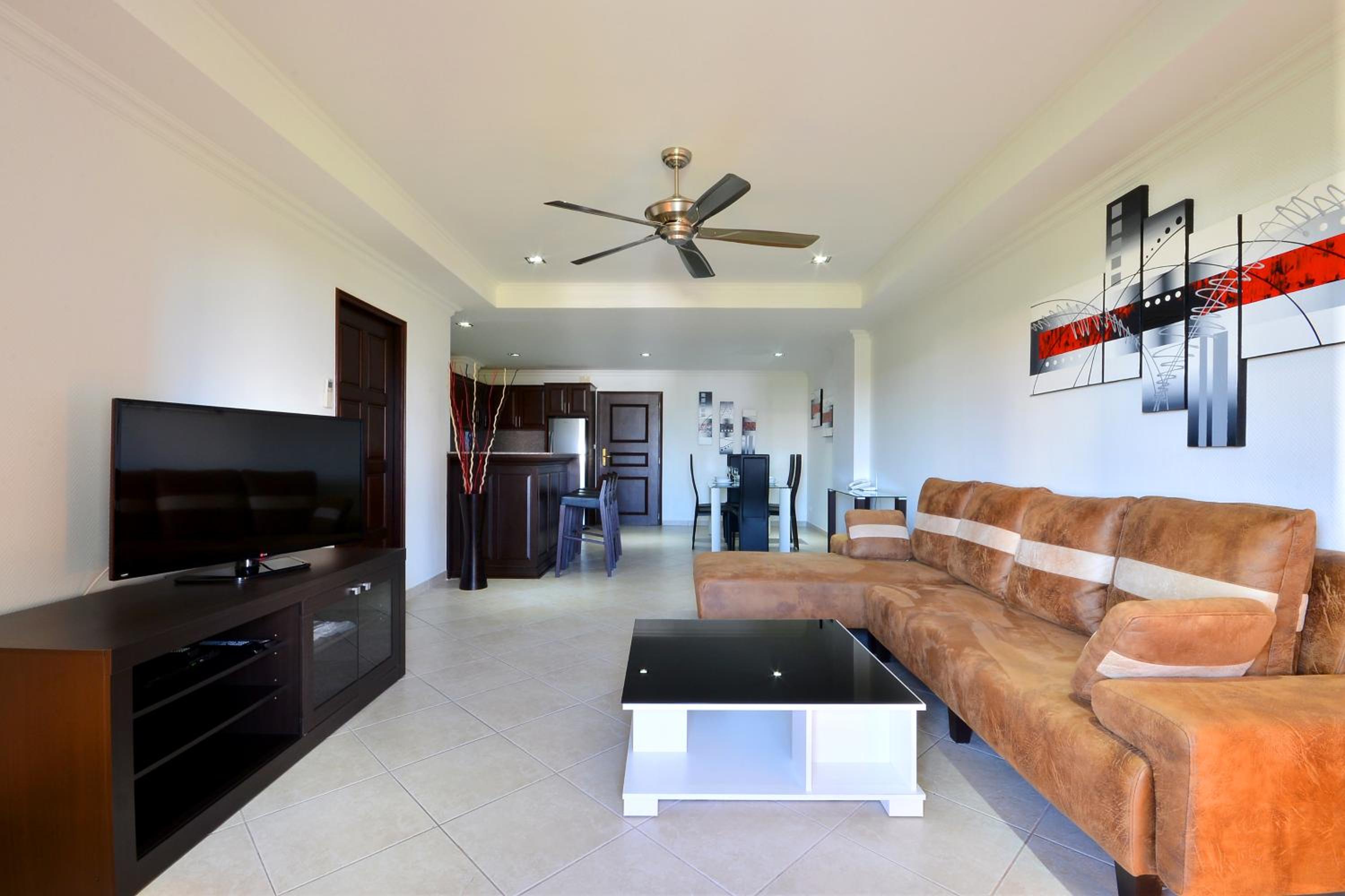 Deluxe One-Bedroom Apartment with Garden View - 607