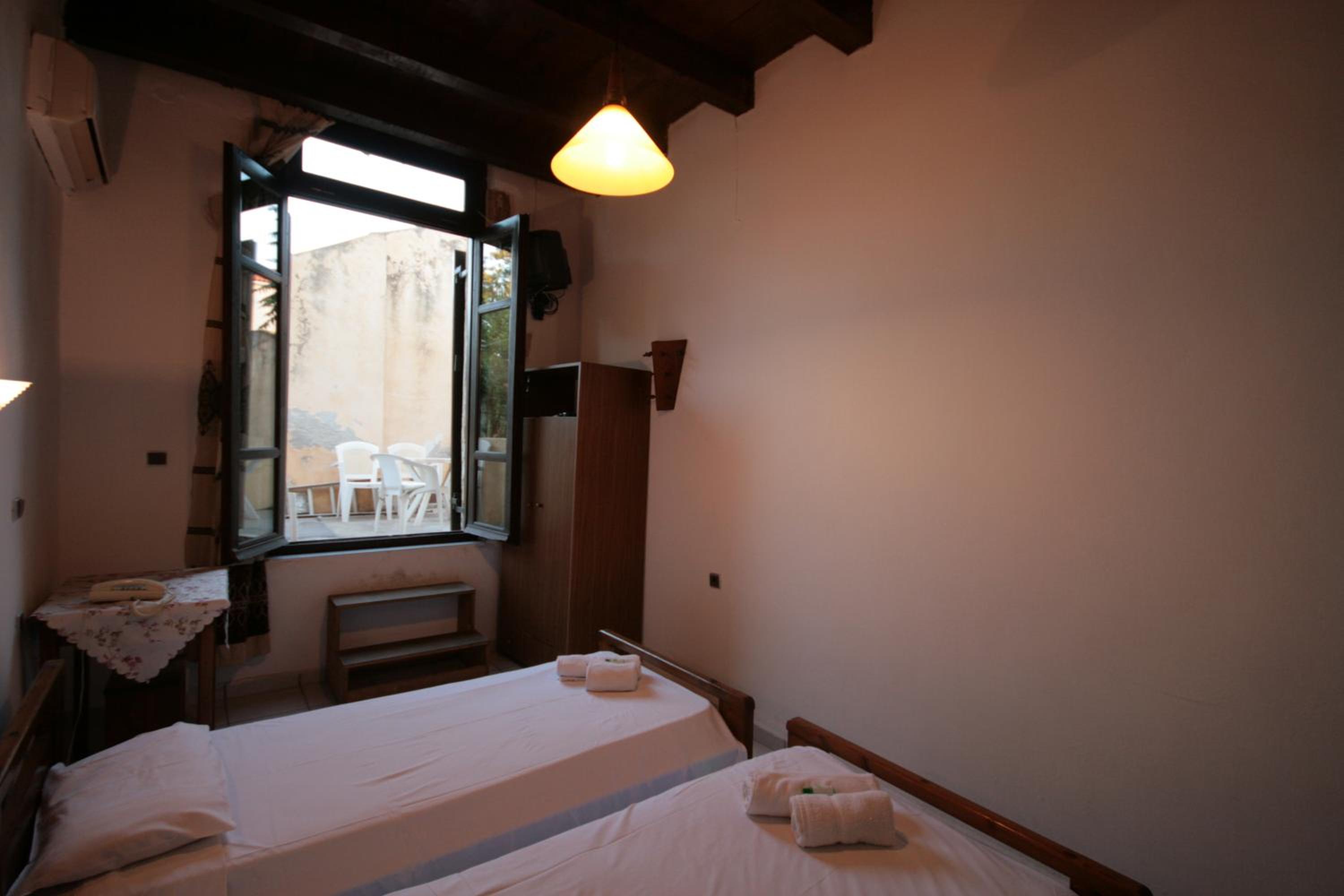 Studio (2 Adults)