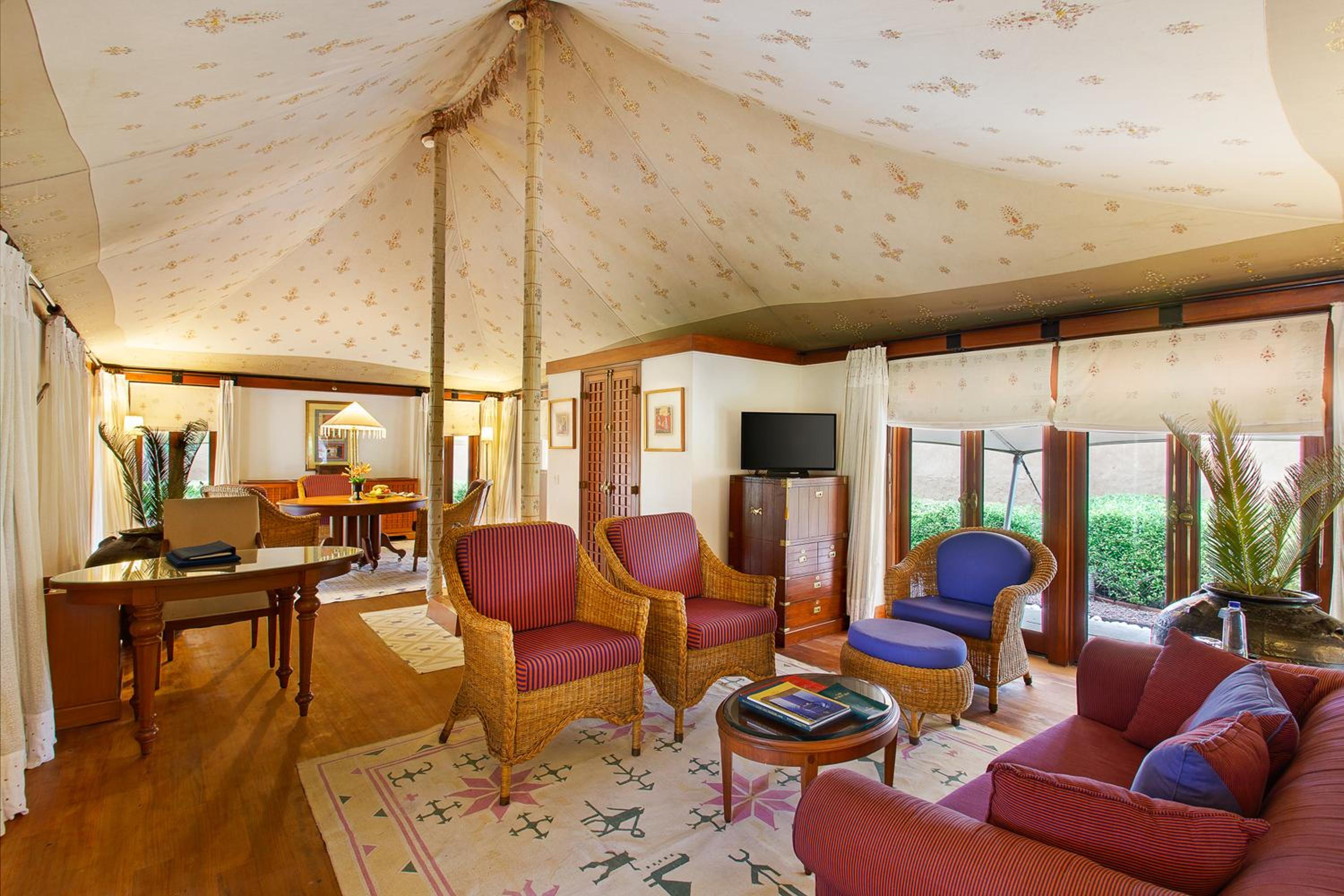 Royal Tent With Private Patio, Garden And Two Way Airport Transfers