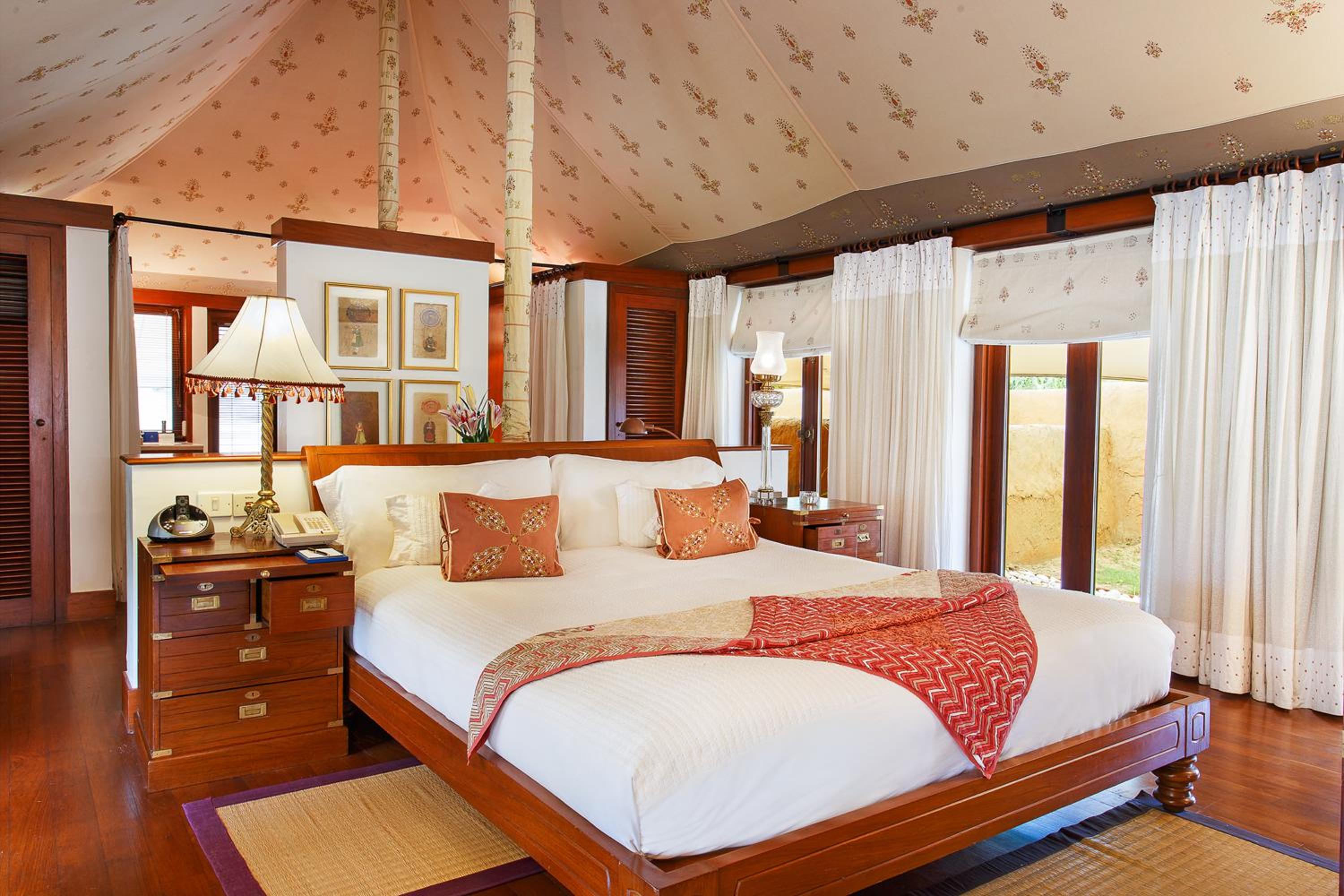Royal Tent With Private Patio, Garden And Two Way Airport Transfers