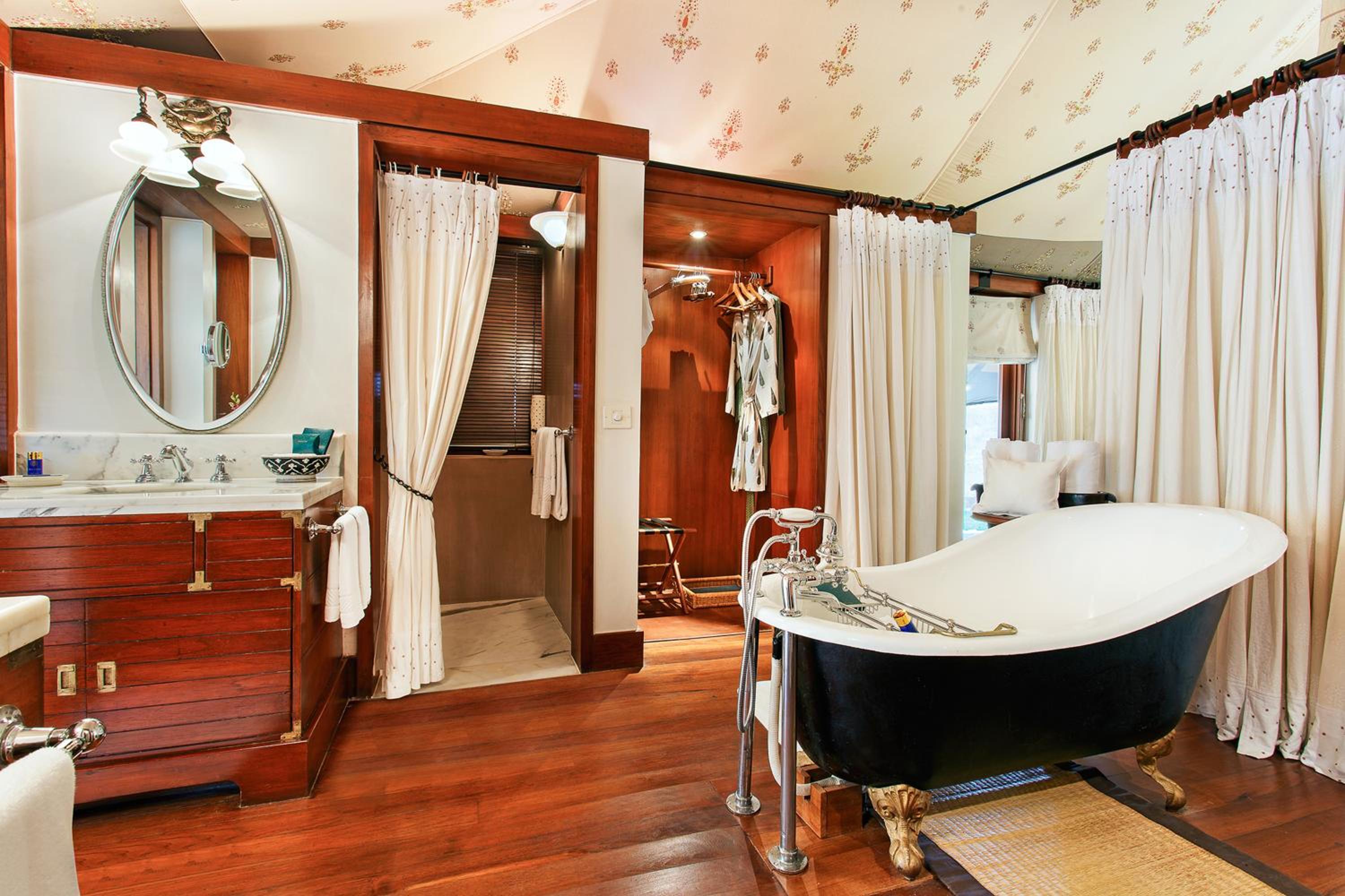 Royal Tent With Private Patio, Garden And Two Way Airport Transfers