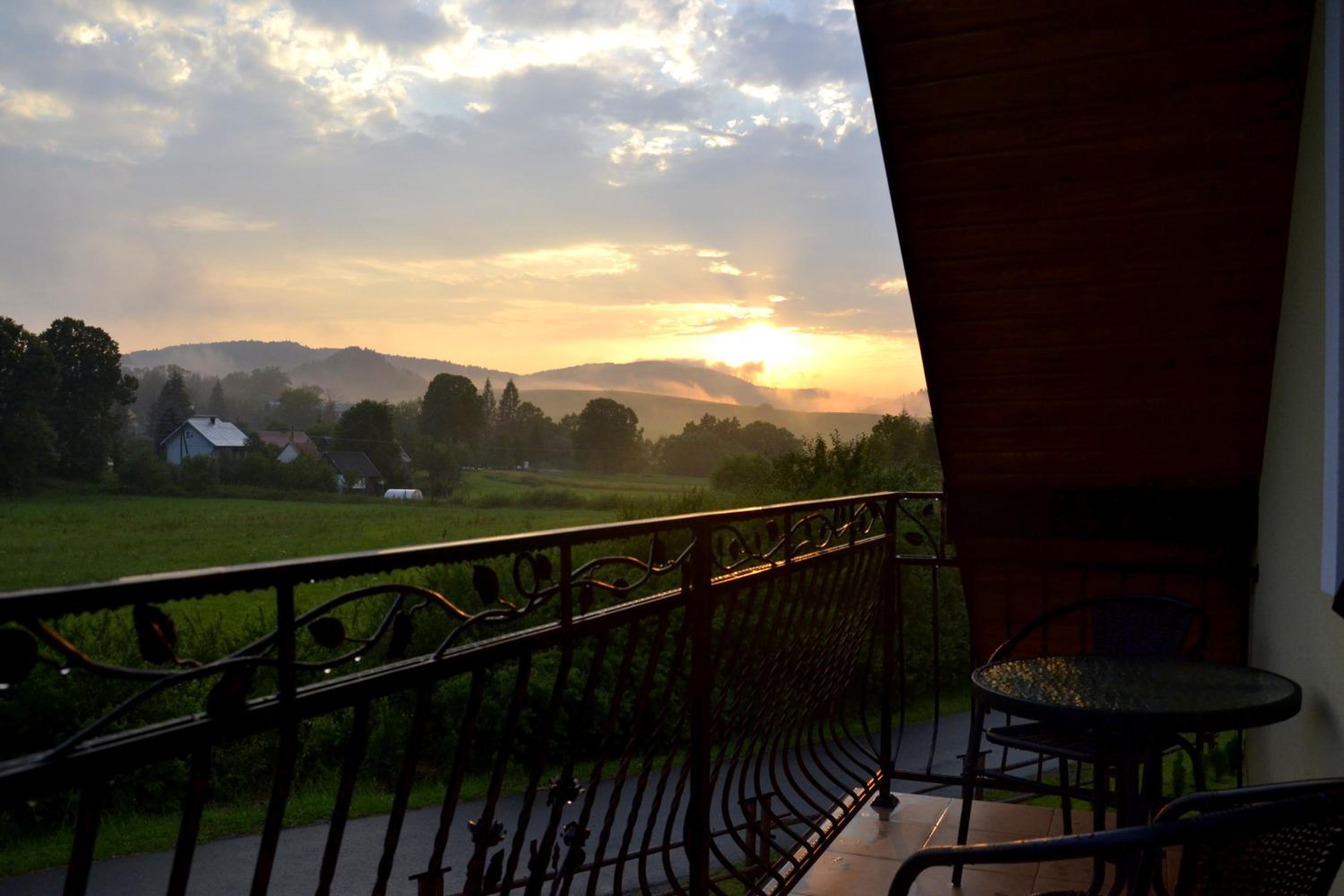 Standard Twin Room with Mountain View - Photo 4