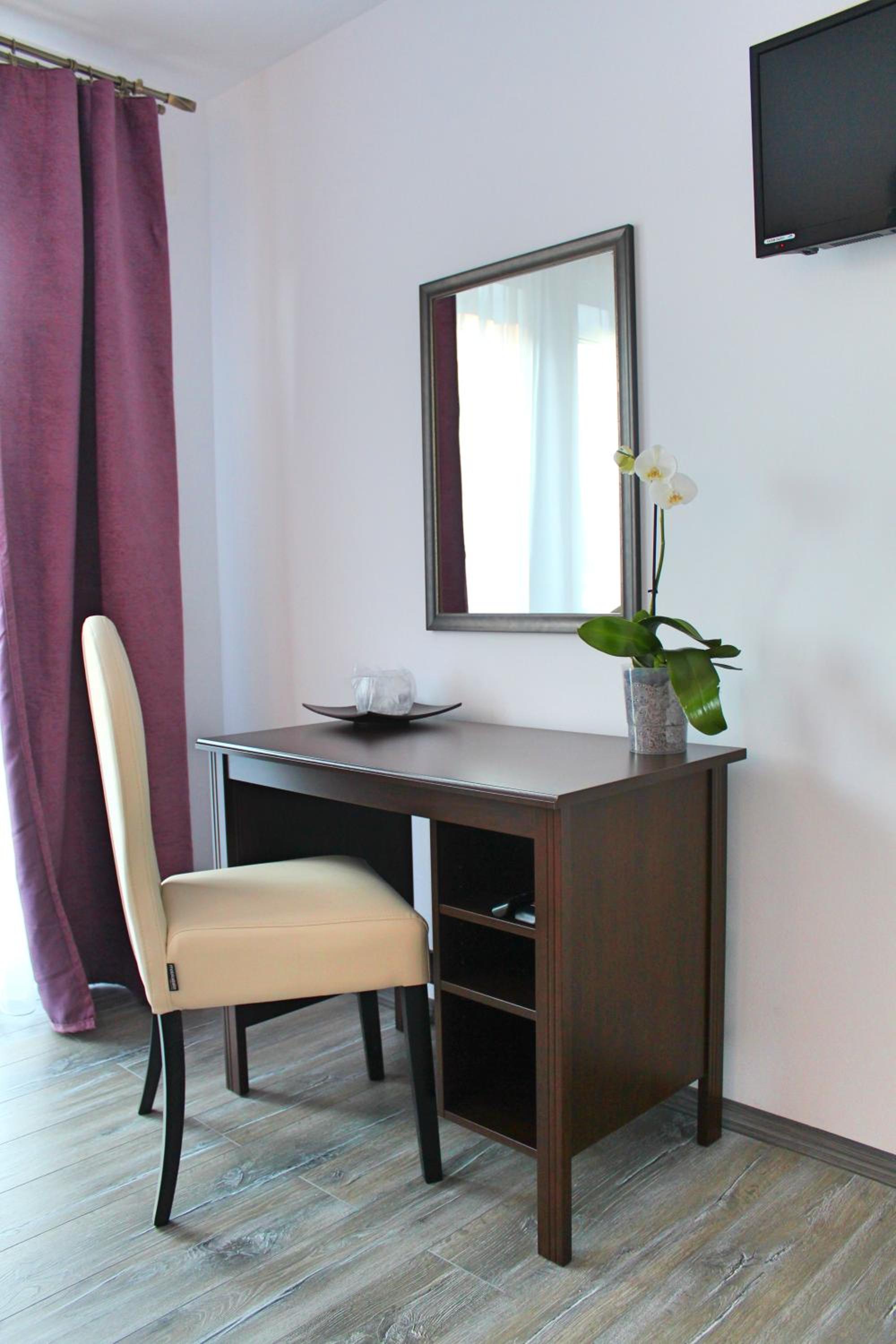 Double Room - Photo 9