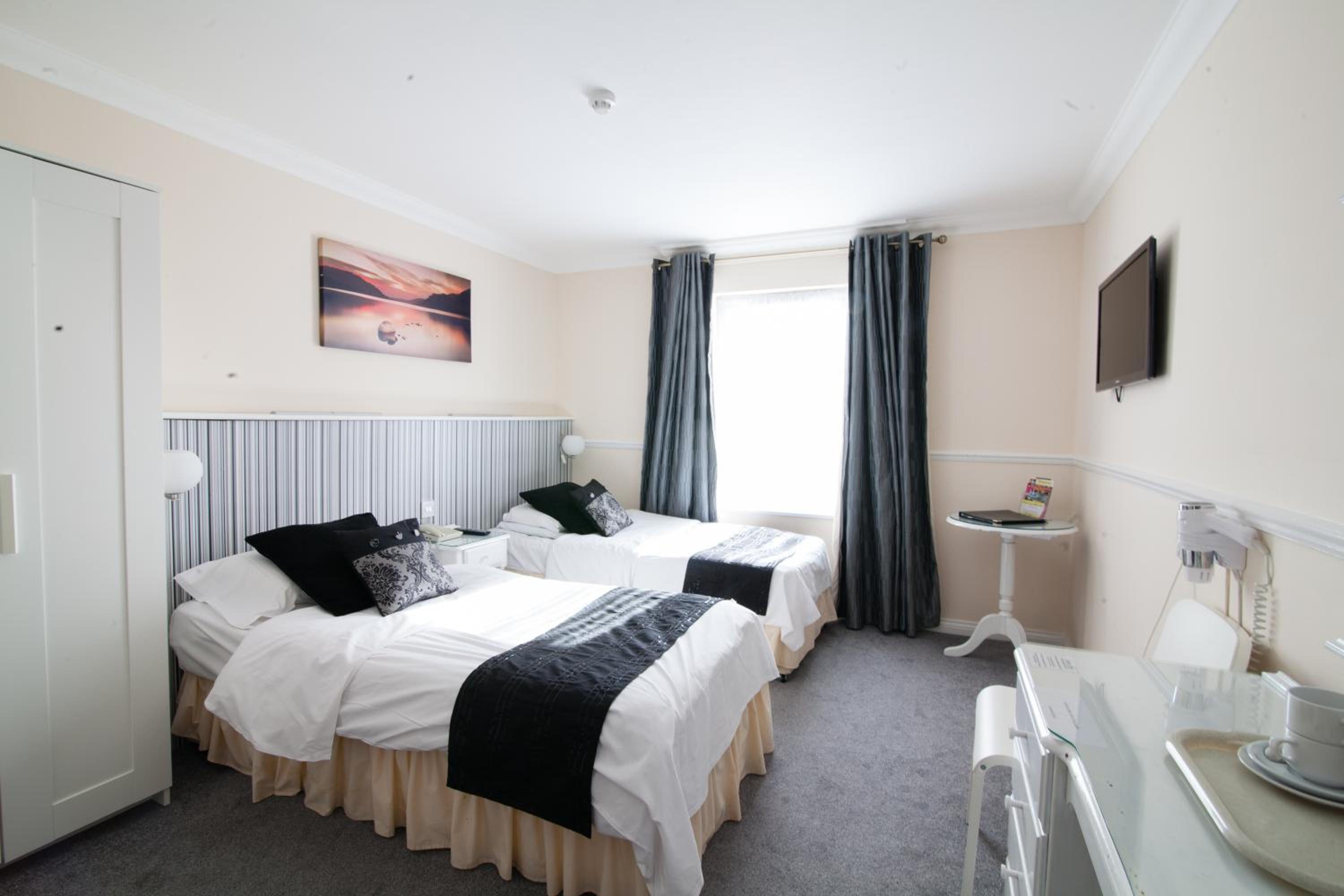 Twin Room - Photo 5