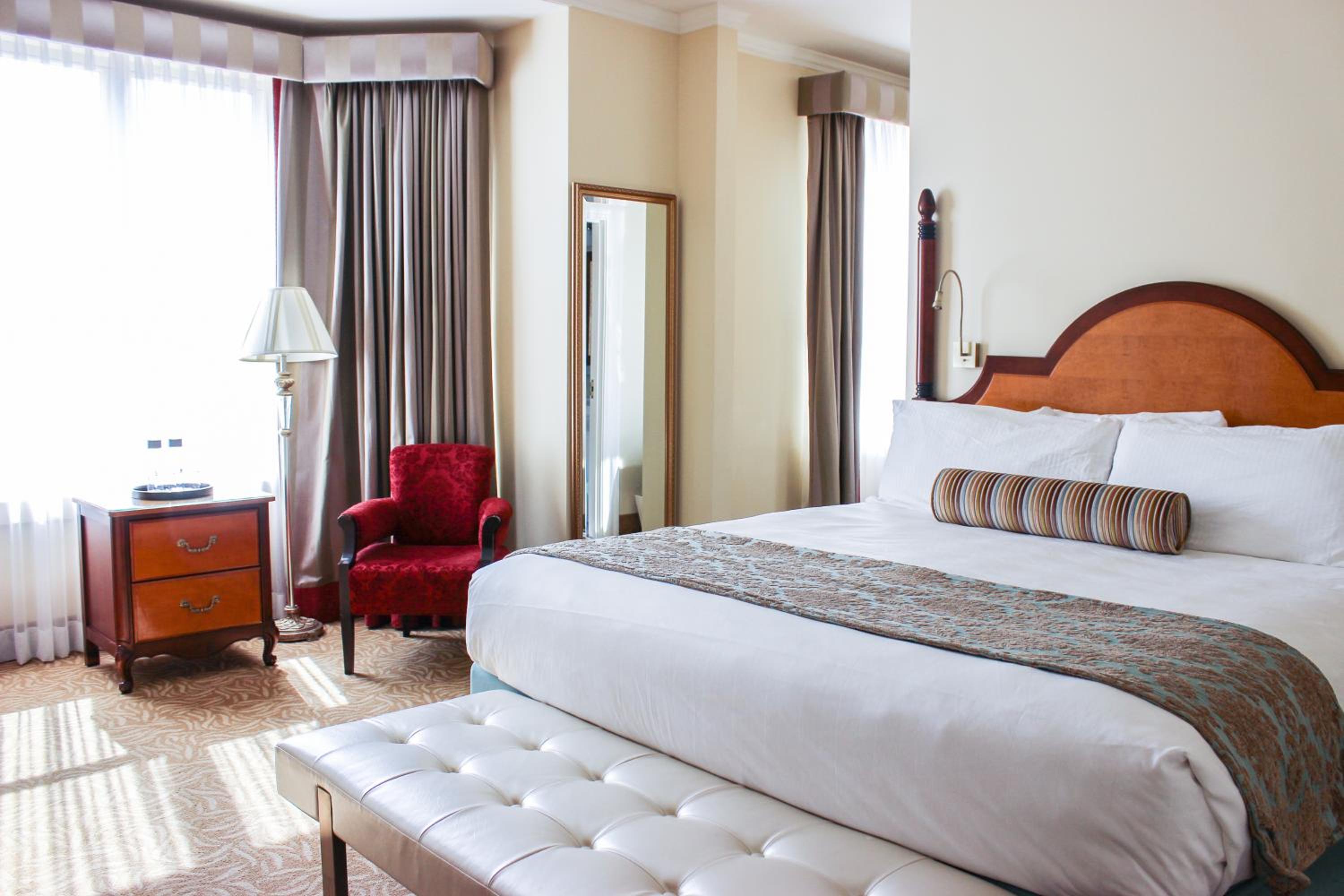 King Room - Non-Smoking - Photo 4