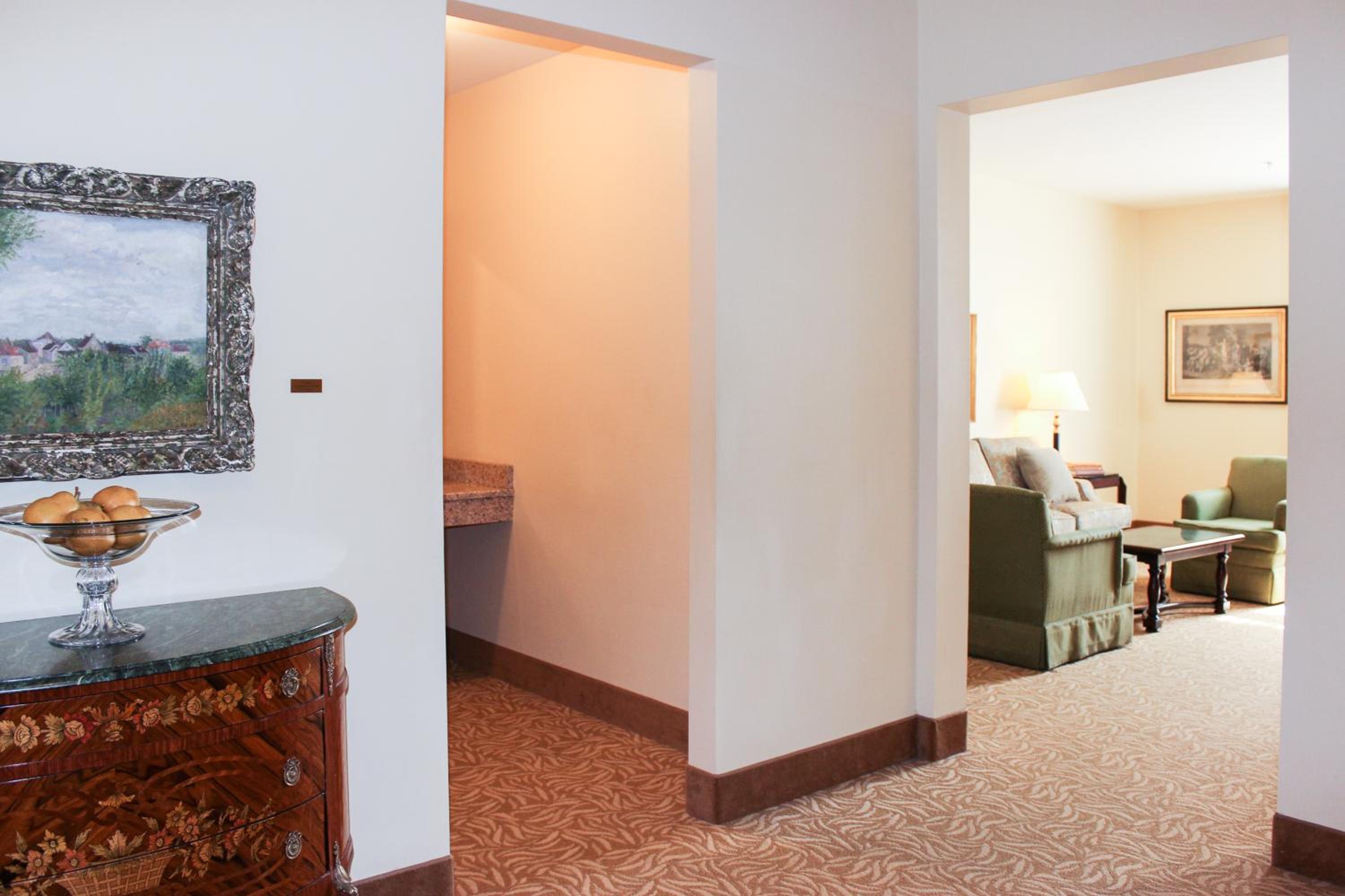 One-Bedroom King Suite - Non-Smoking - Photo 1