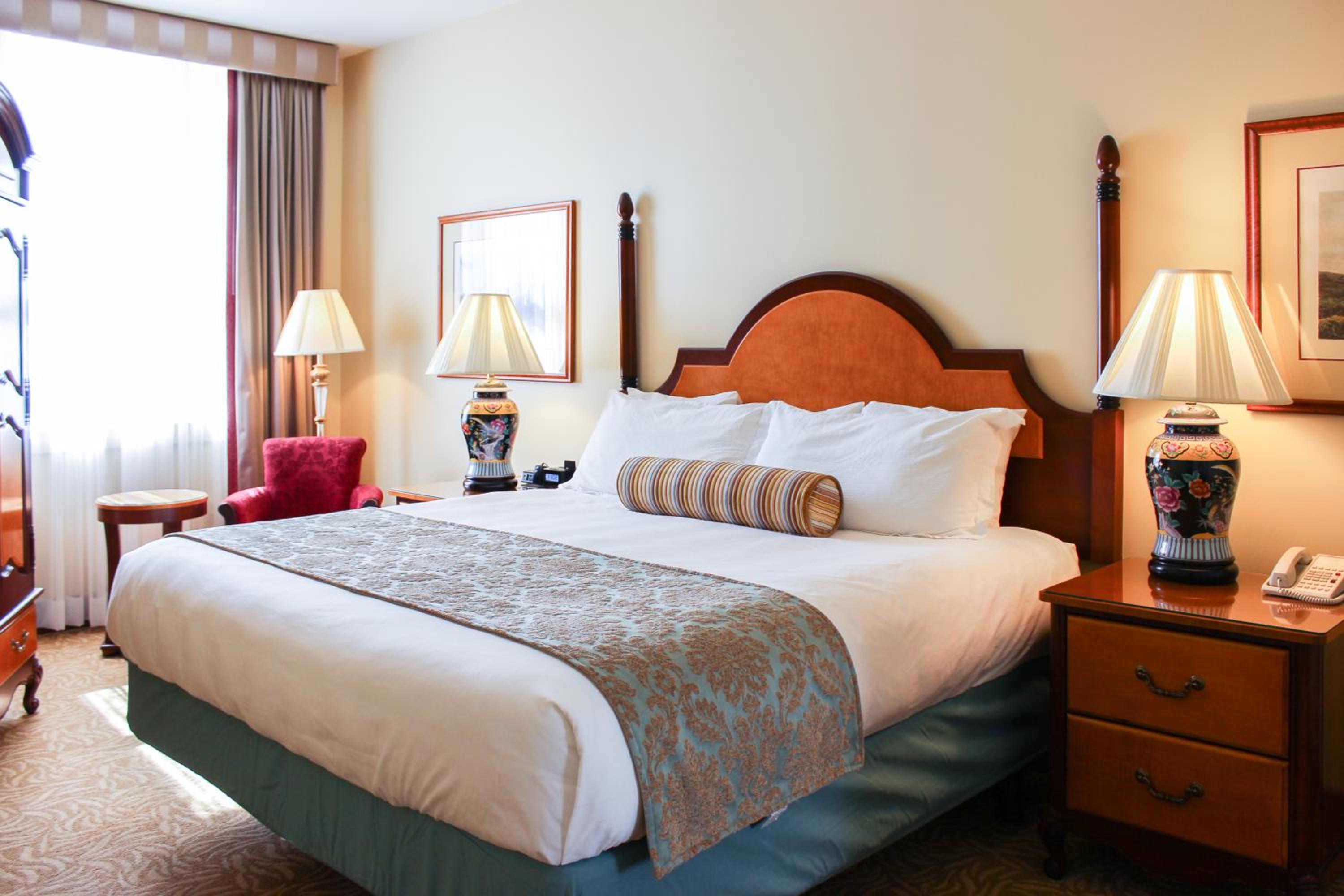 One-Bedroom King Suite - Non-Smoking - Photo 2