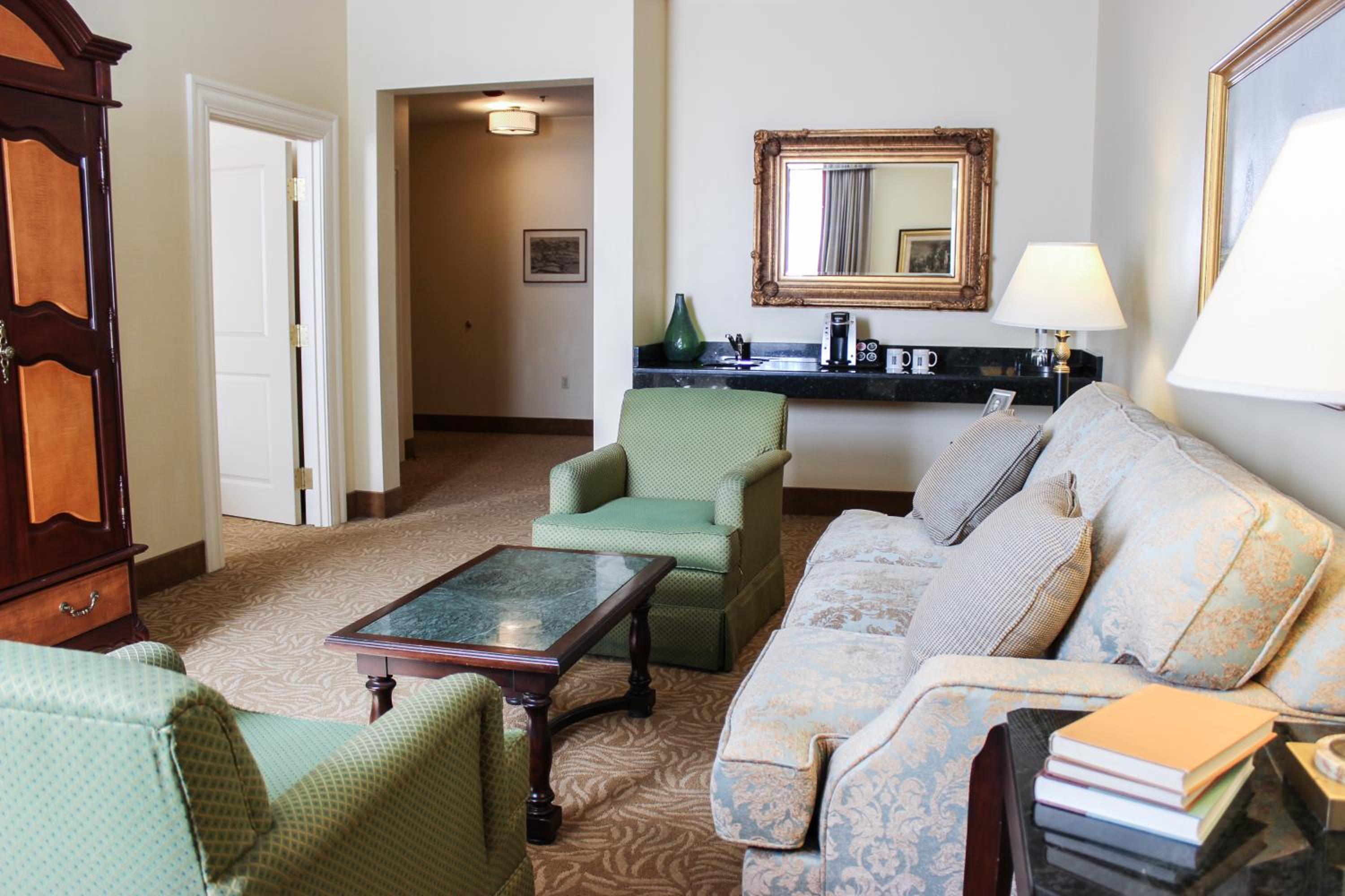 One-Bedroom King Suite - Non-Smoking - Photo 3