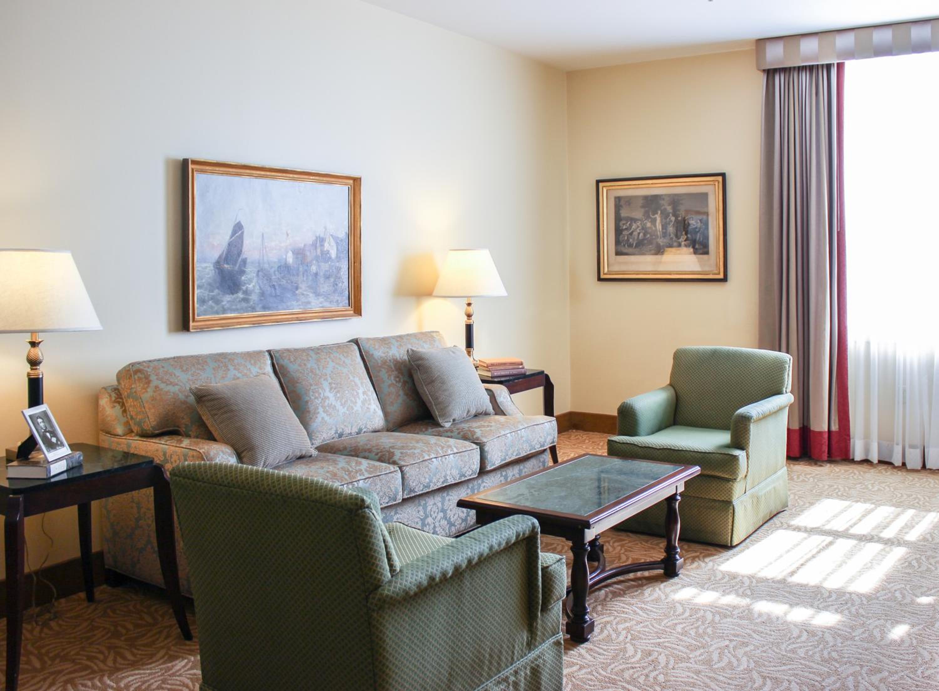 One-Bedroom King Suite - Non-Smoking - Photo 4