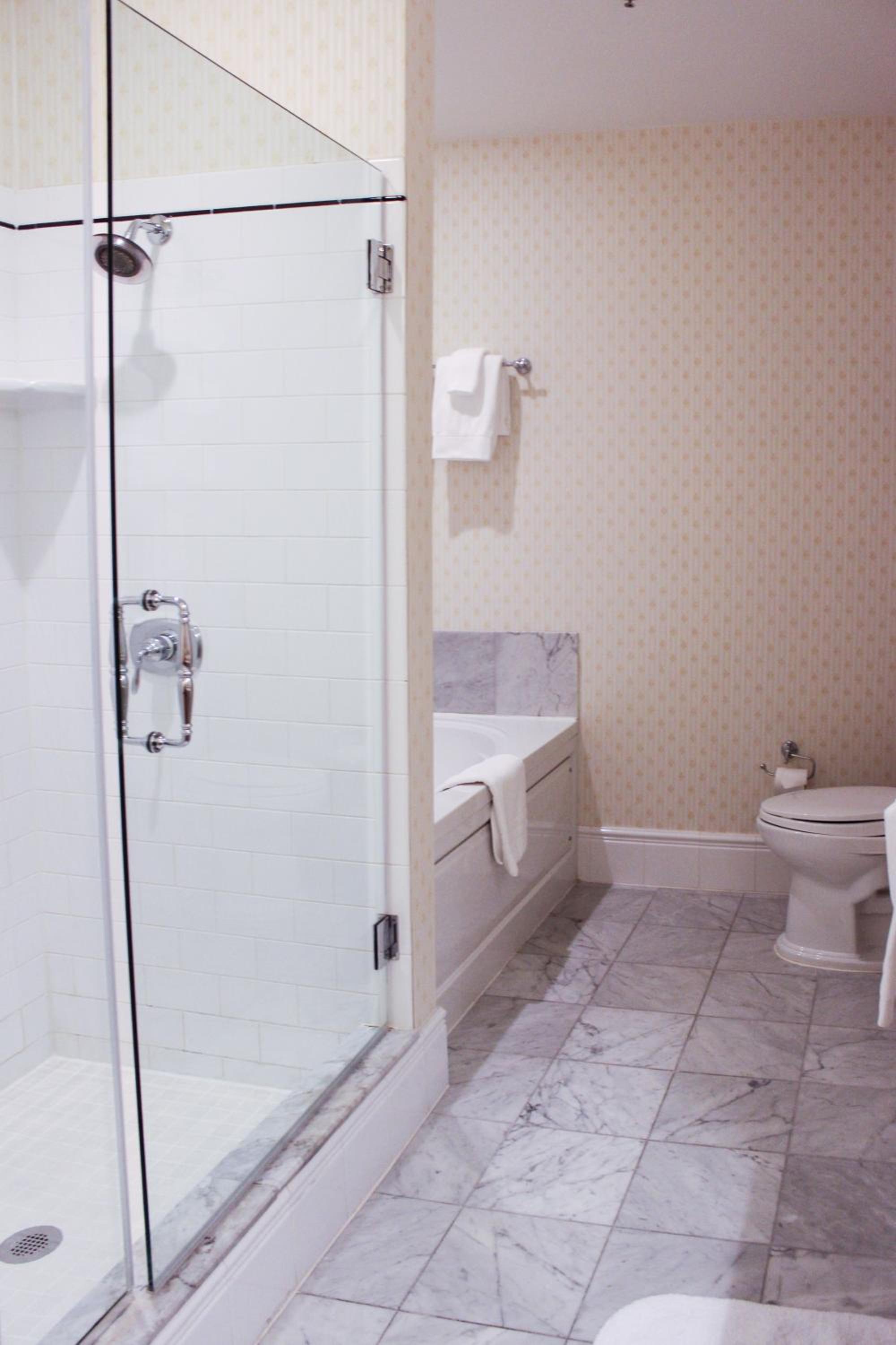 One-Bedroom King Suite - Non-Smoking - Photo 5
