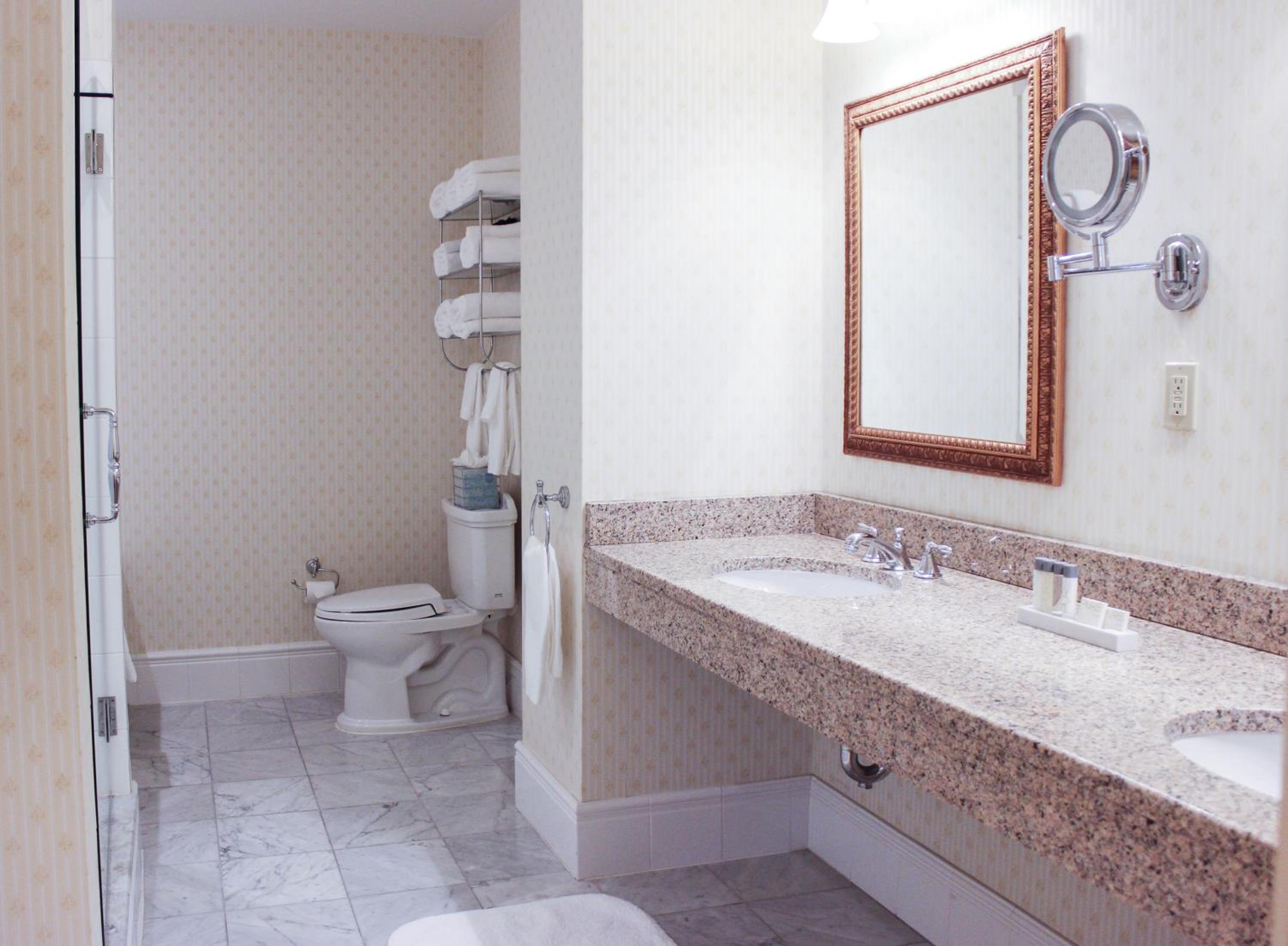 One-Bedroom King Suite - Non-Smoking - Photo 6