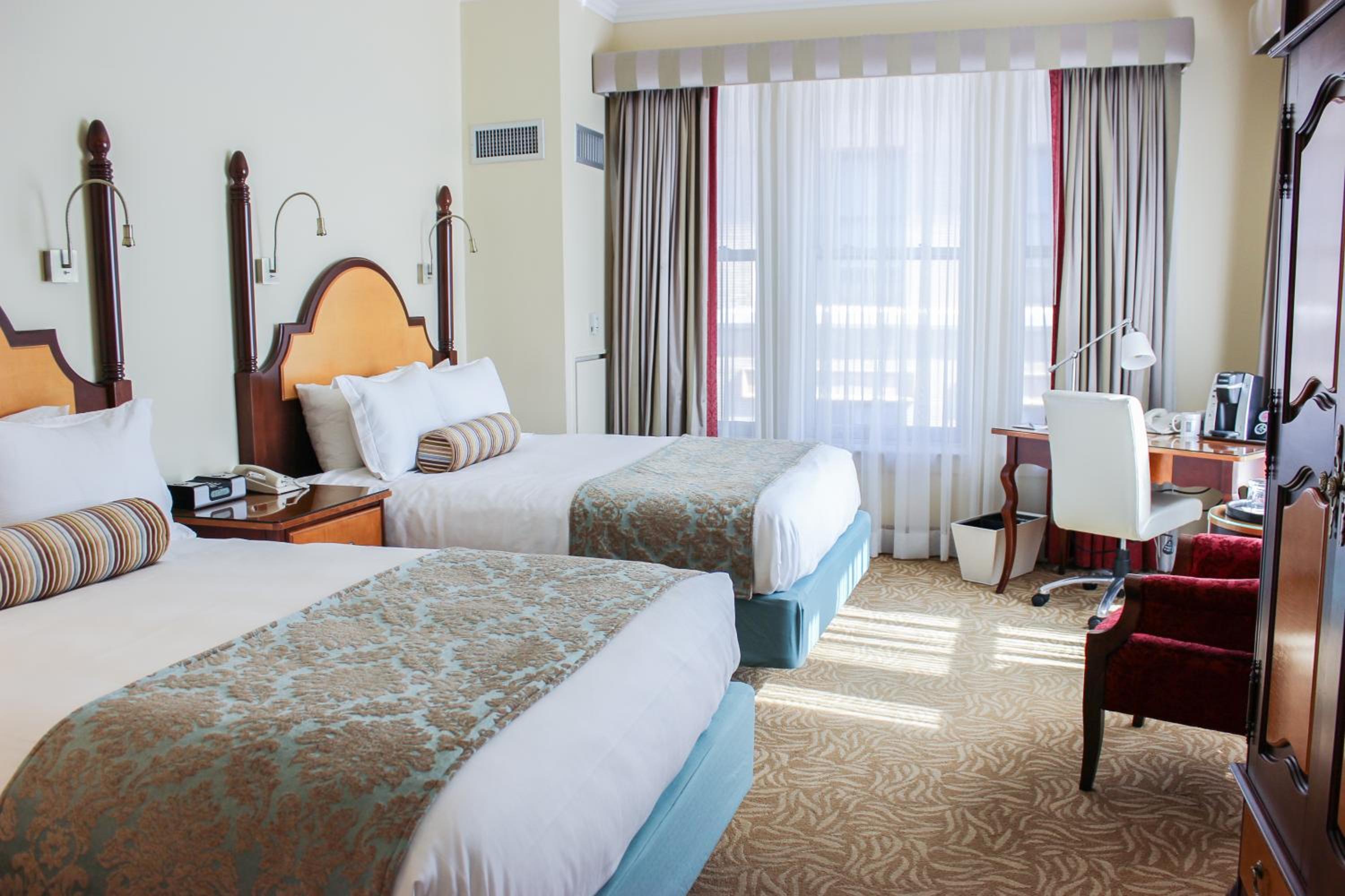 Double Room with Two Double Beds - Non-Smoking - Photo 3