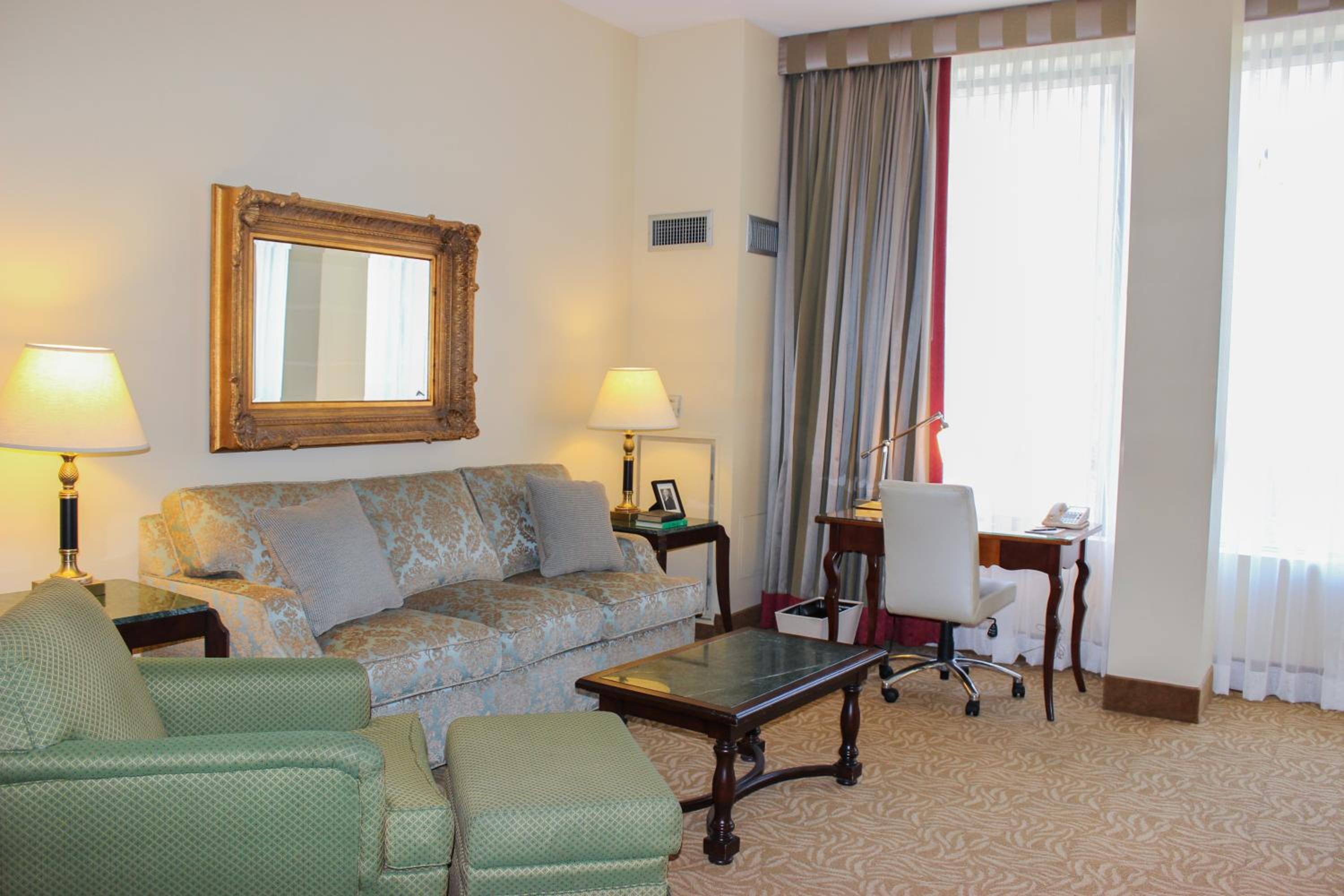 One-Bedroom King Suite - Non-Smoking - Photo 8