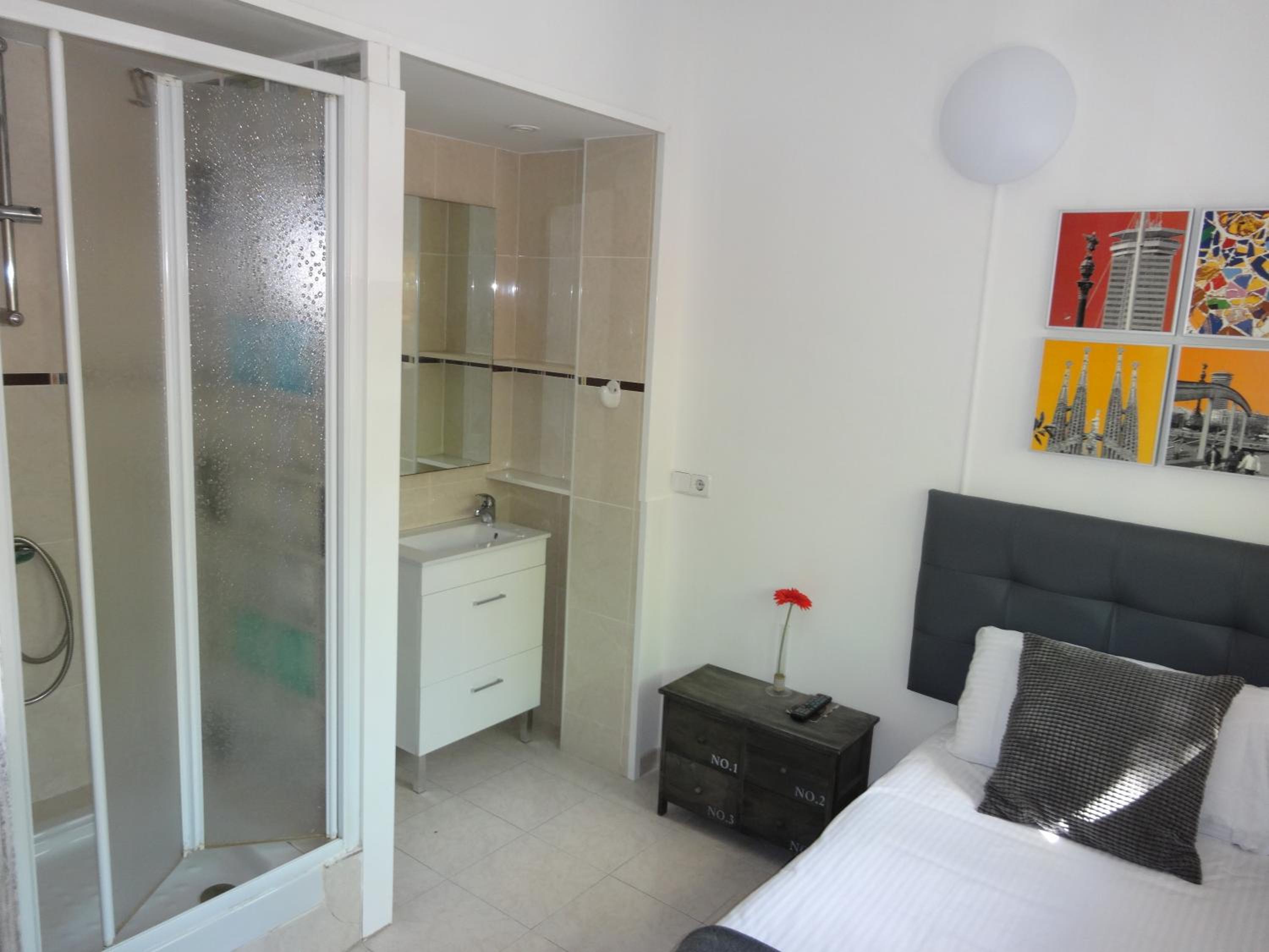 Single Room with Private External Toilet photo 3