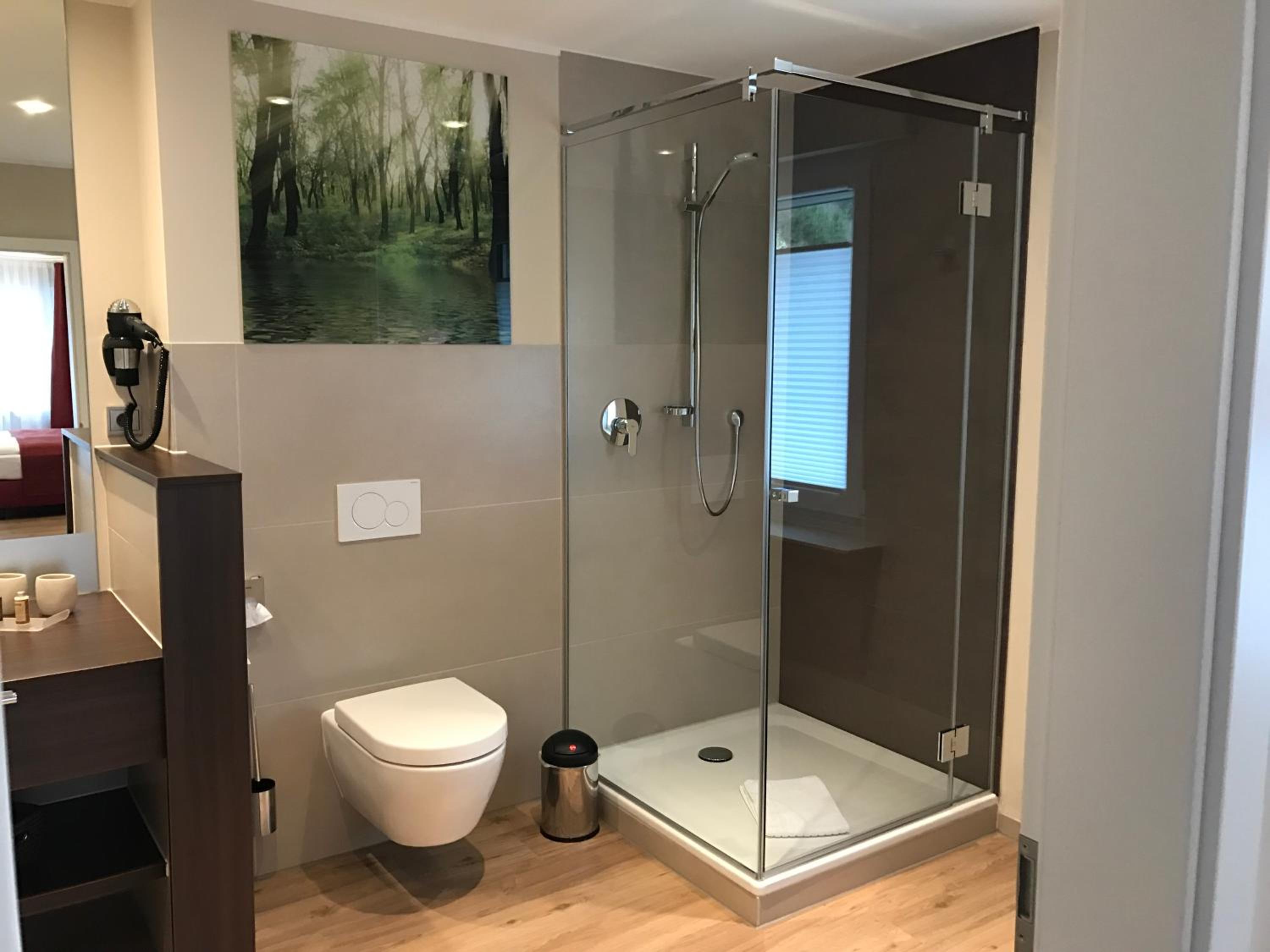 Junior Suite with Balcony - Photo 12
