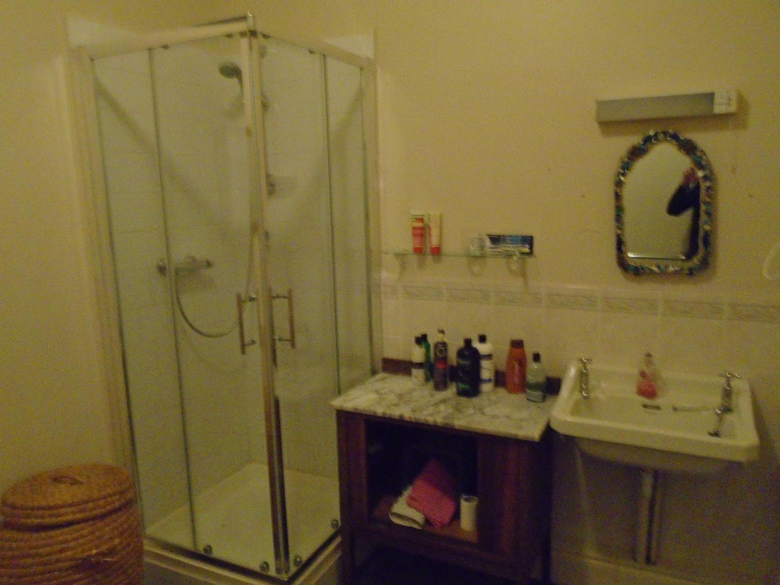 Double Room with Private External Bathroom - Photo 2