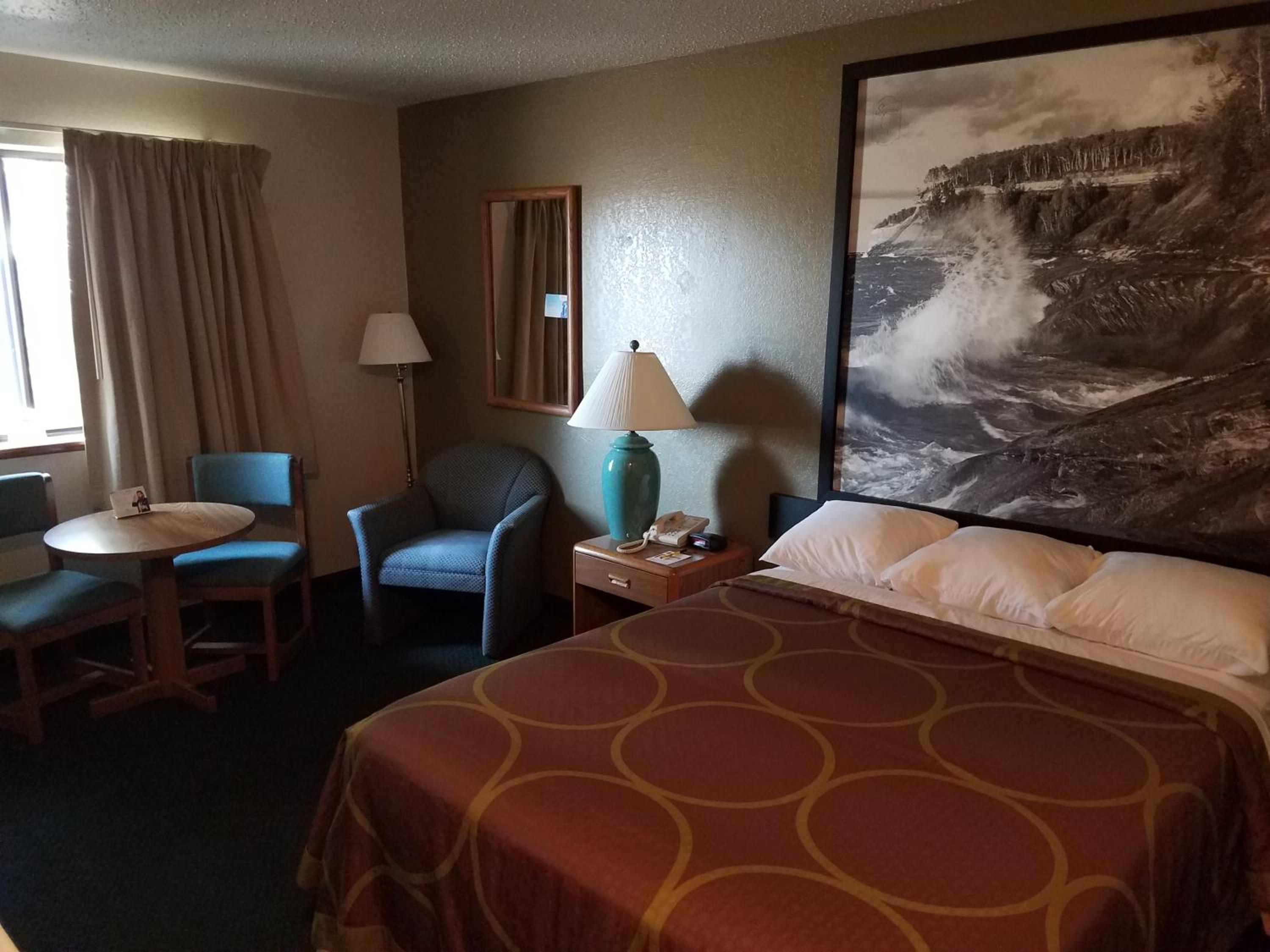 Deluxe Queen Room - Non-Smoking - Photo 3