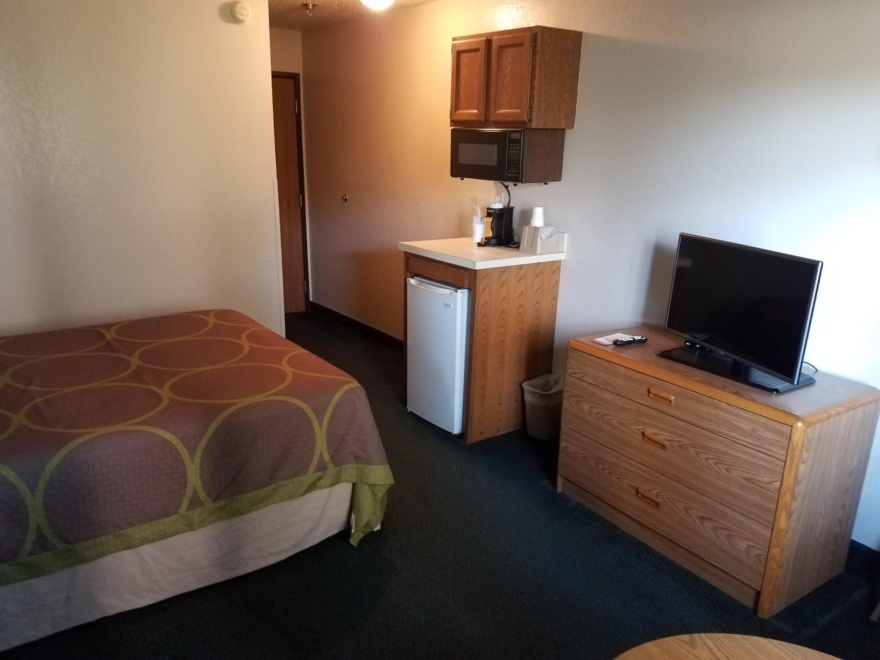 Deluxe Queen Room - Non-Smoking - Photo 5