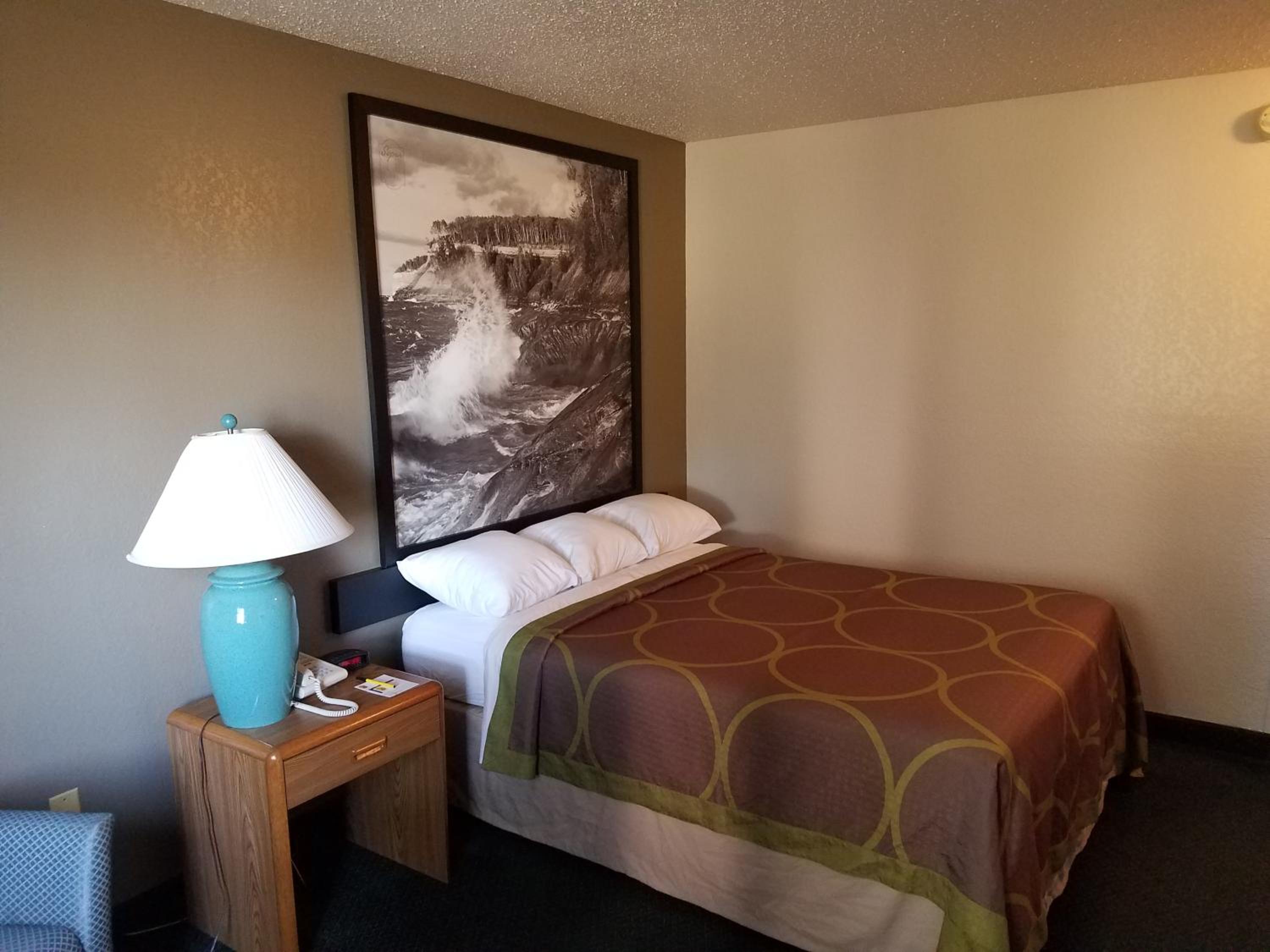 Deluxe Queen Room - Non-Smoking - Photo 1