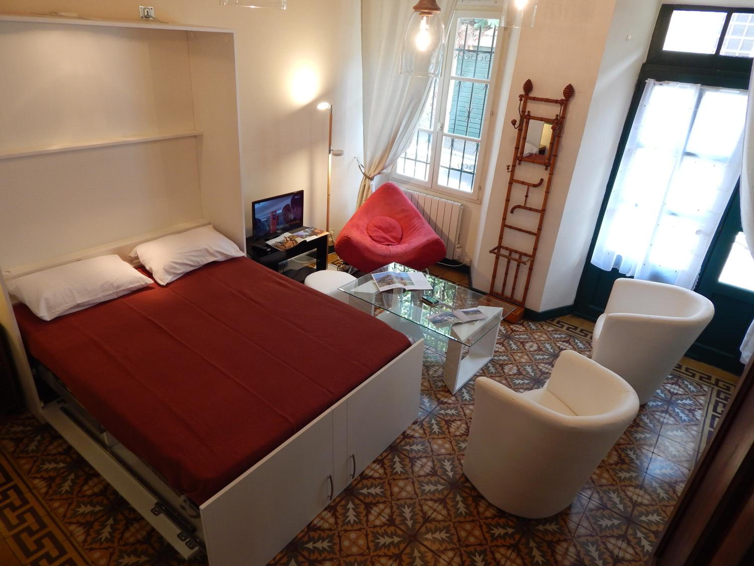 Apartment - Ground Floor - Photo 2