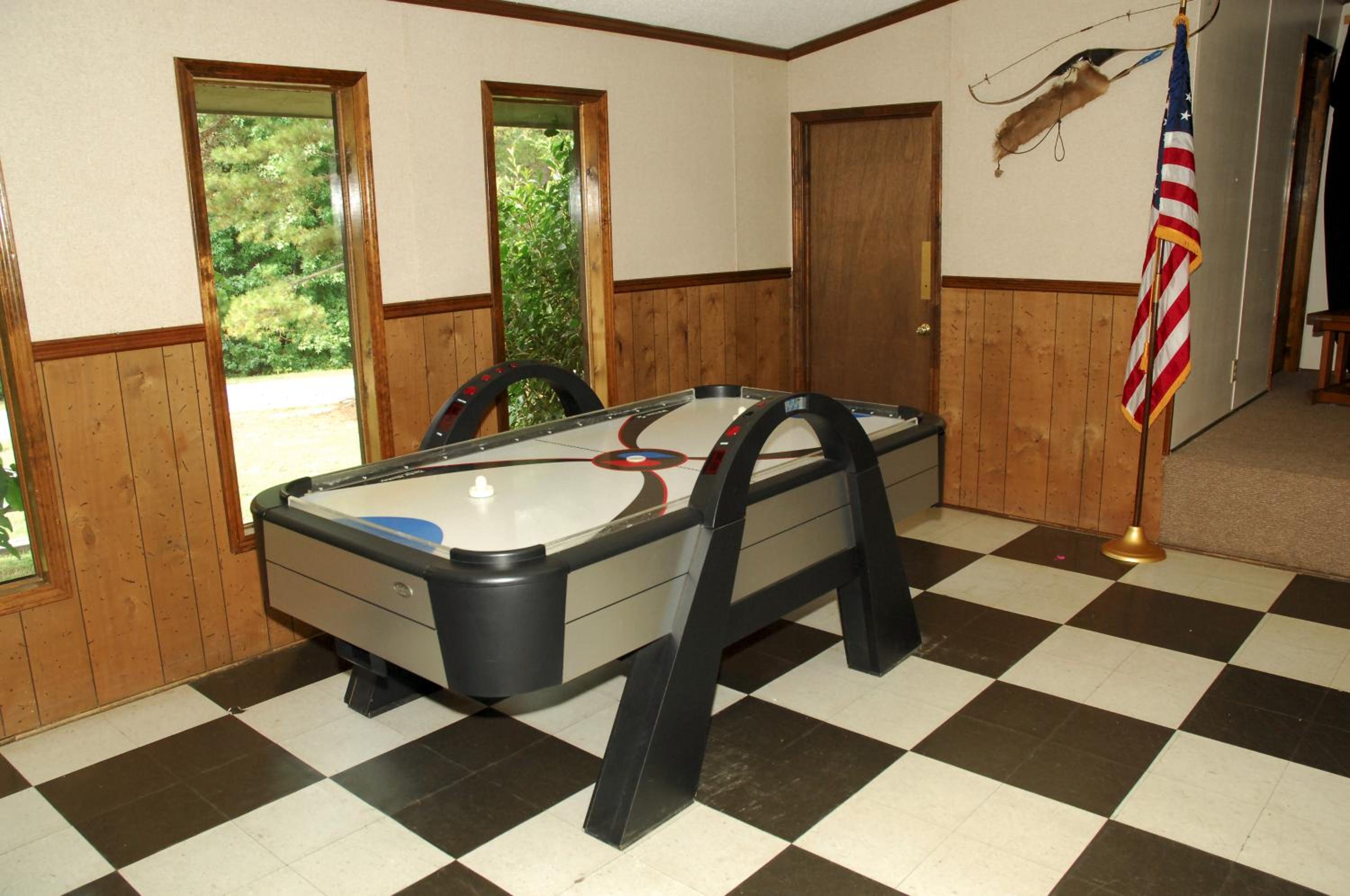 Two-Bedroom Cabin photo 3