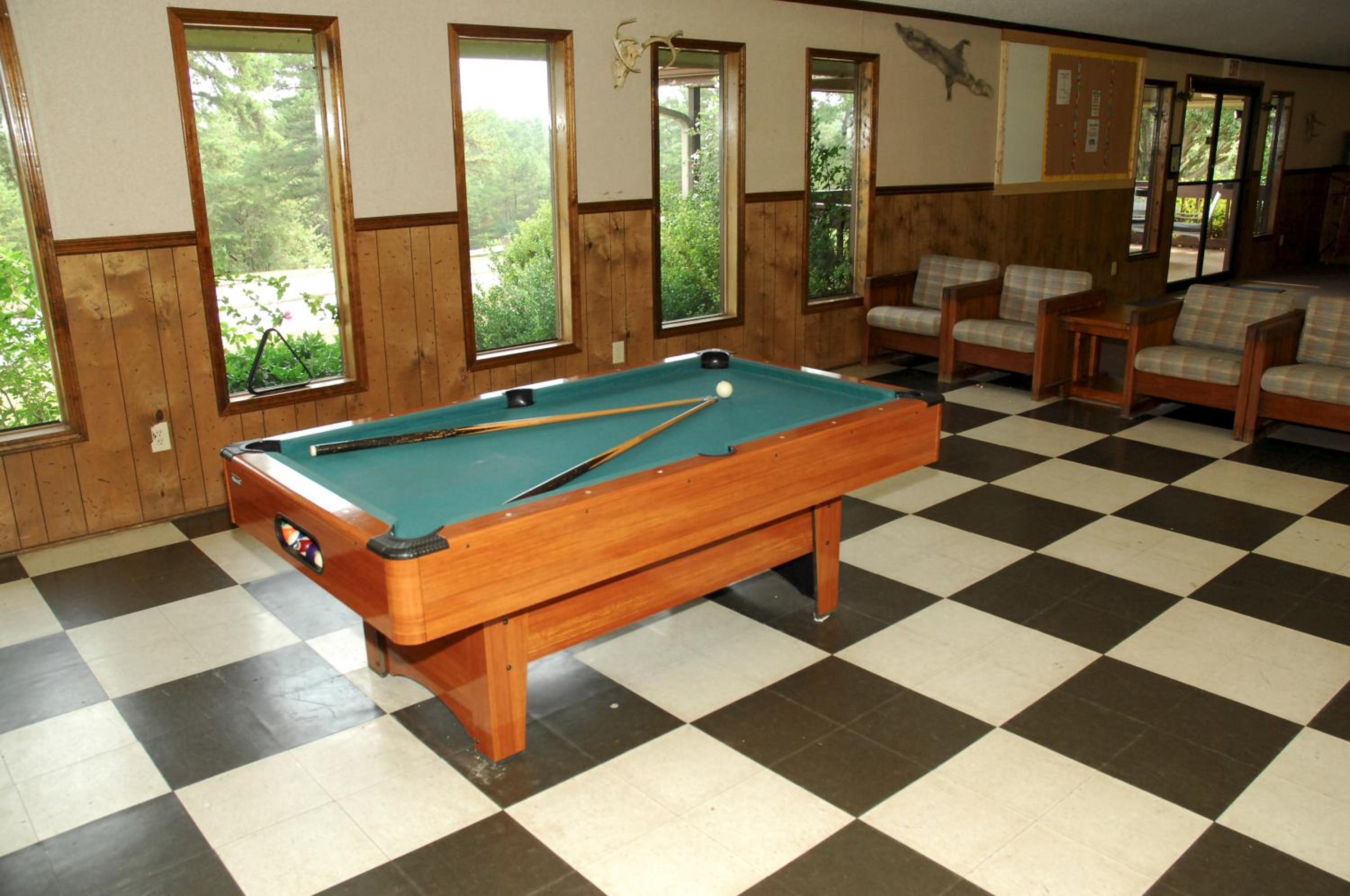 One-Bedroom Cabin photo 3