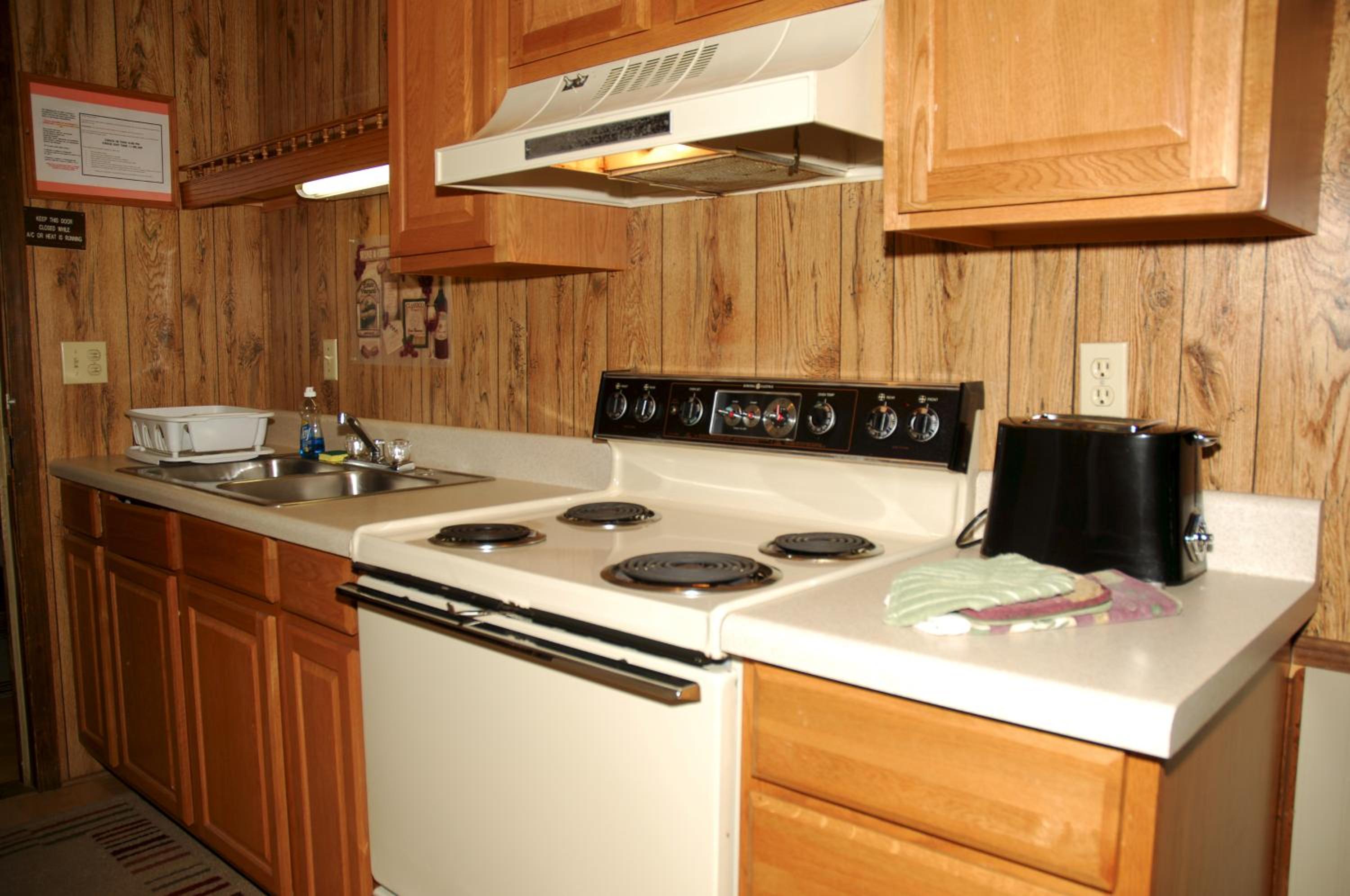 One-Bedroom Cabin photo 3