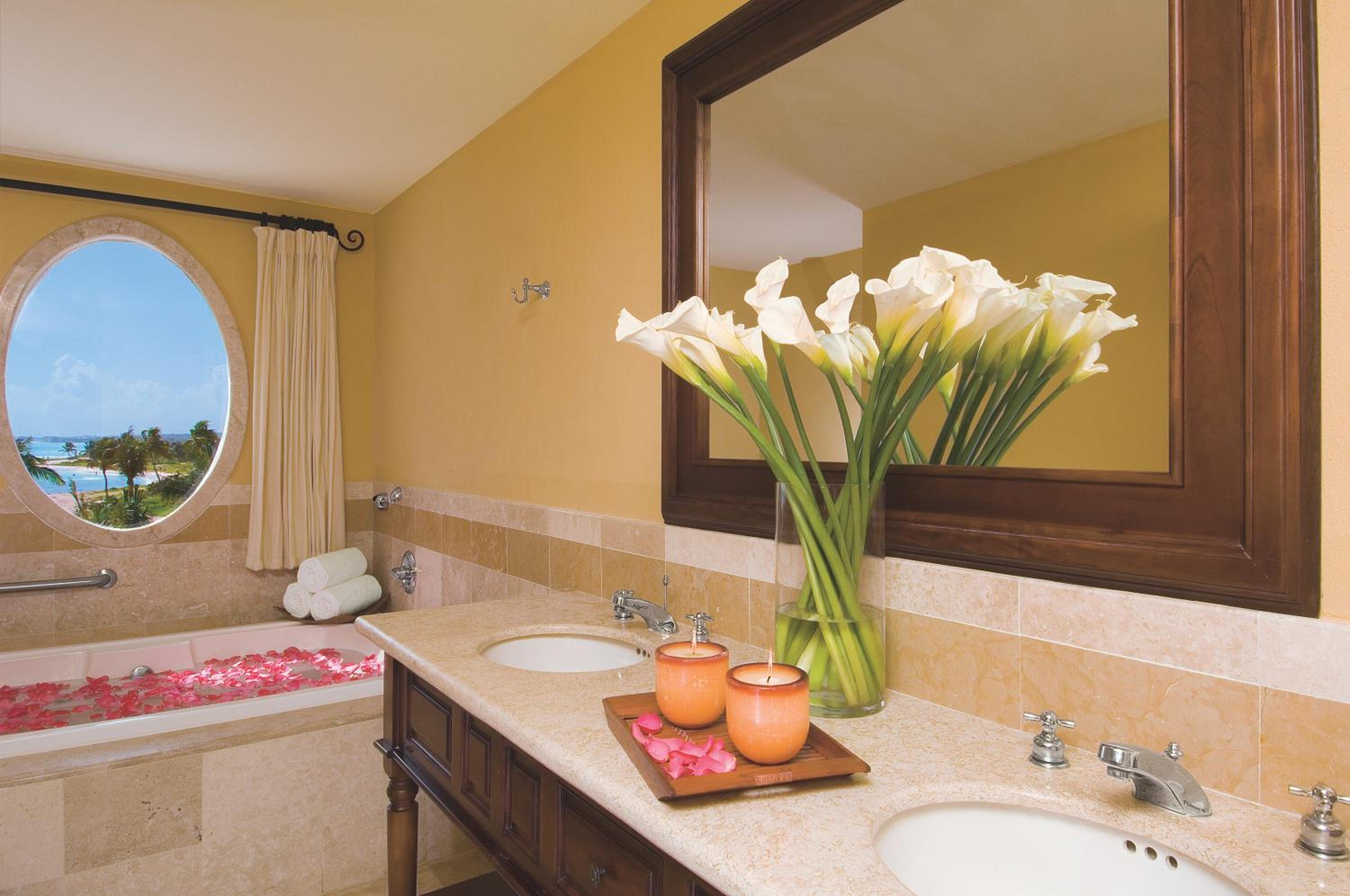 Preferred Club Honeymoon Suite Ocean Front