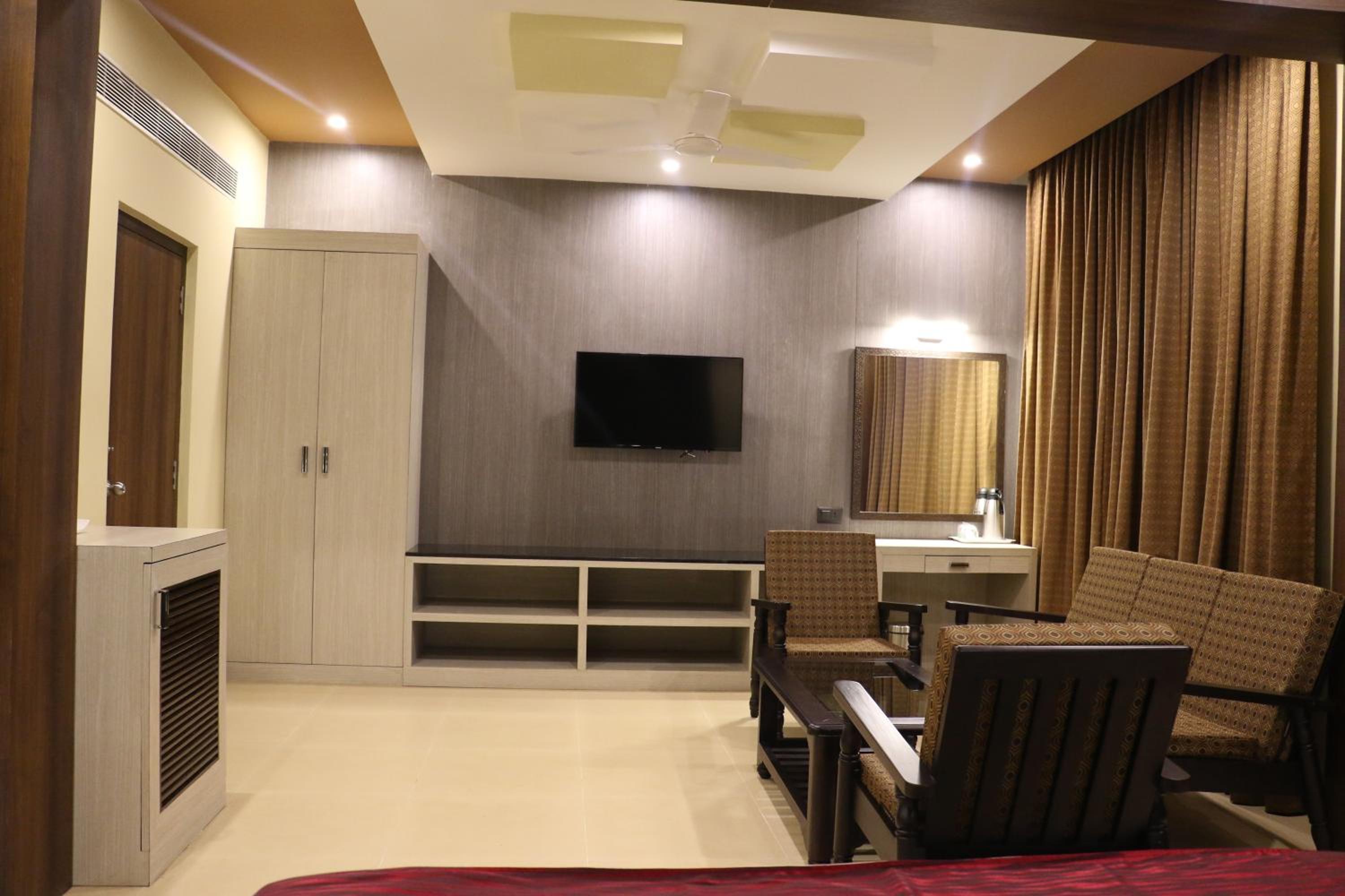 Deluxe King Suite