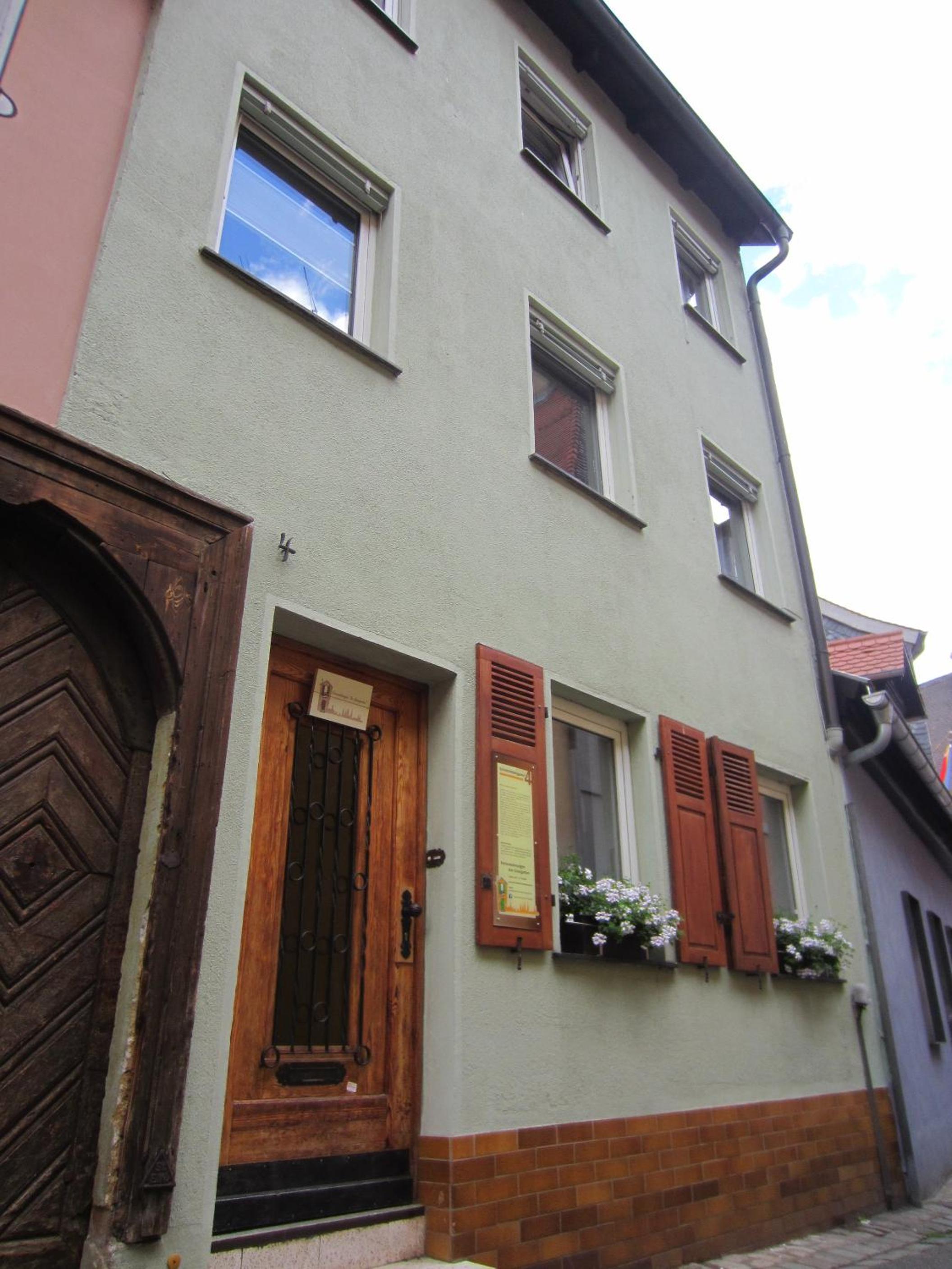 Studio Apartment without cooking facilities - Photo 2
