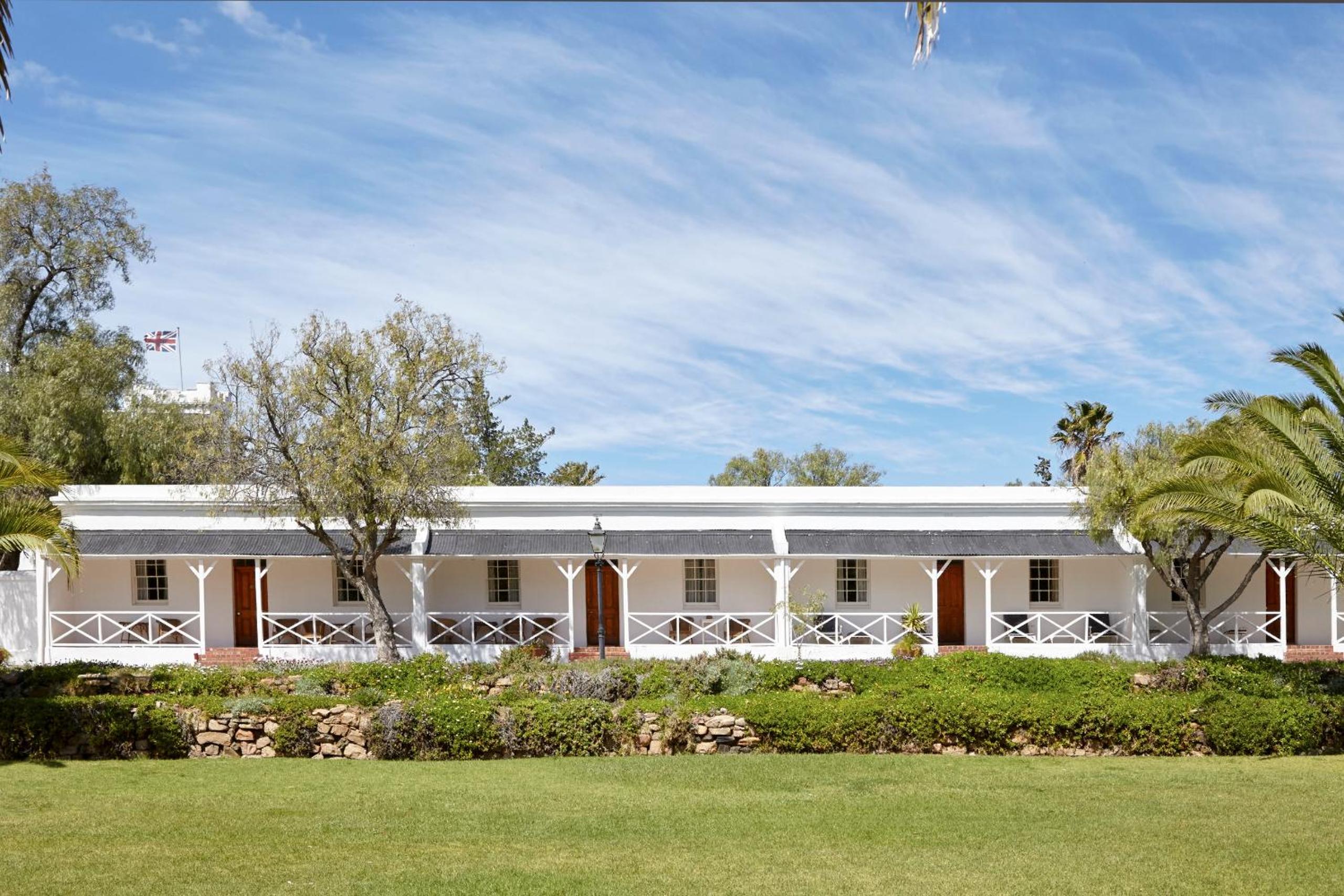 Double or Twin Room with Garden View - Photo 4
