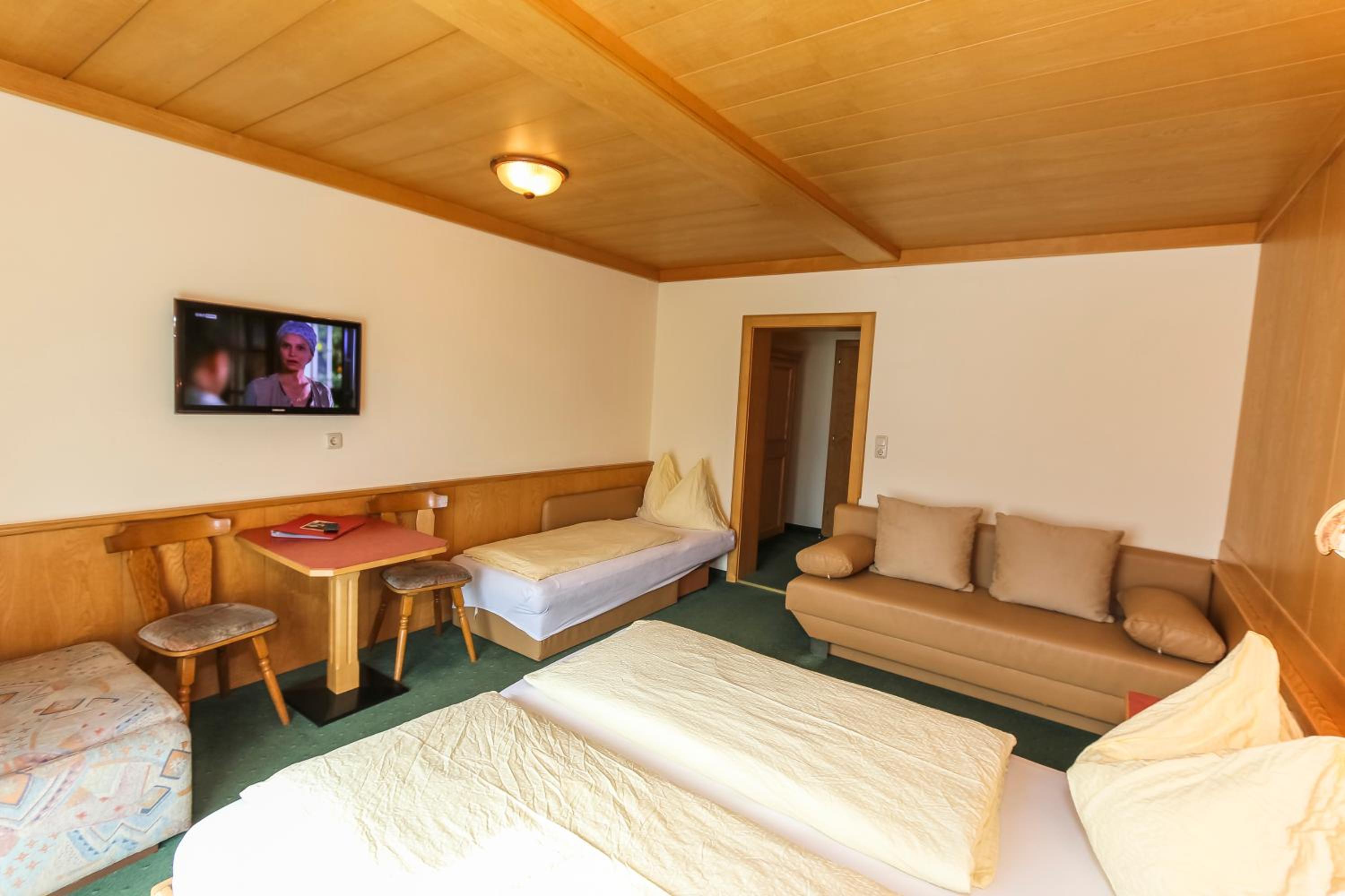 Quadruple Room - Photo 1