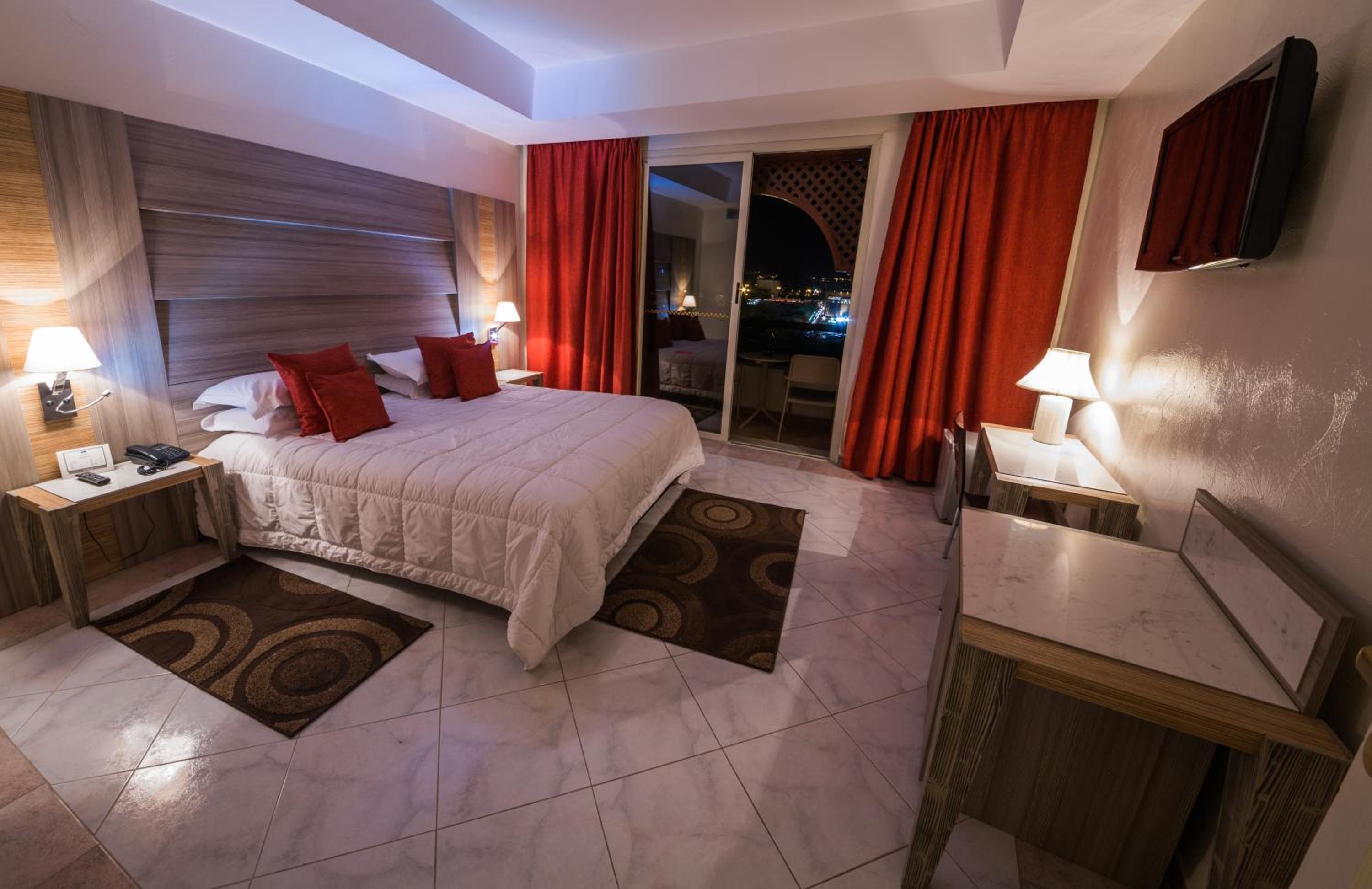 Double or Twin Room - Photo 4