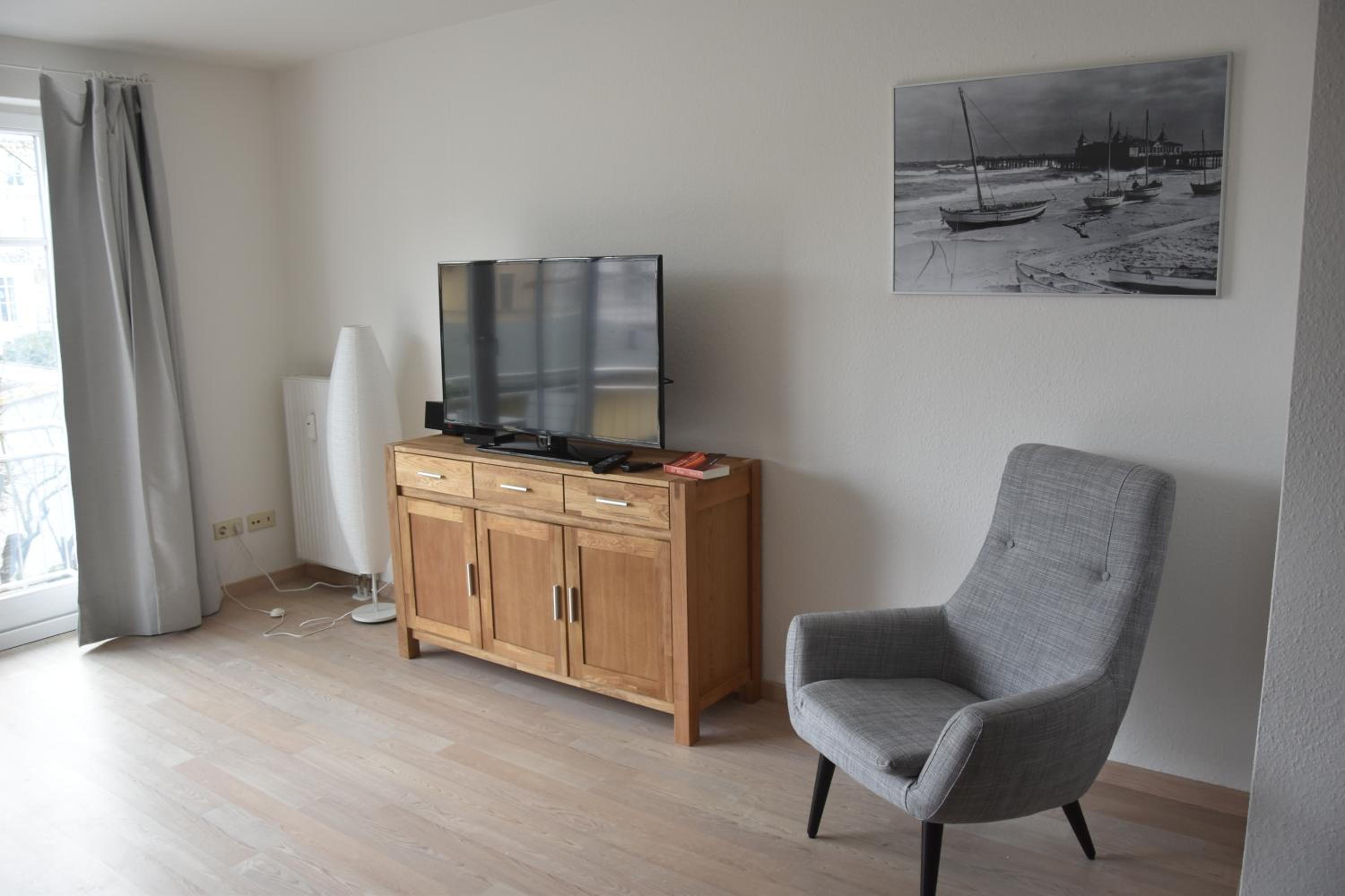 Three-Bedroom Apartment photo 2