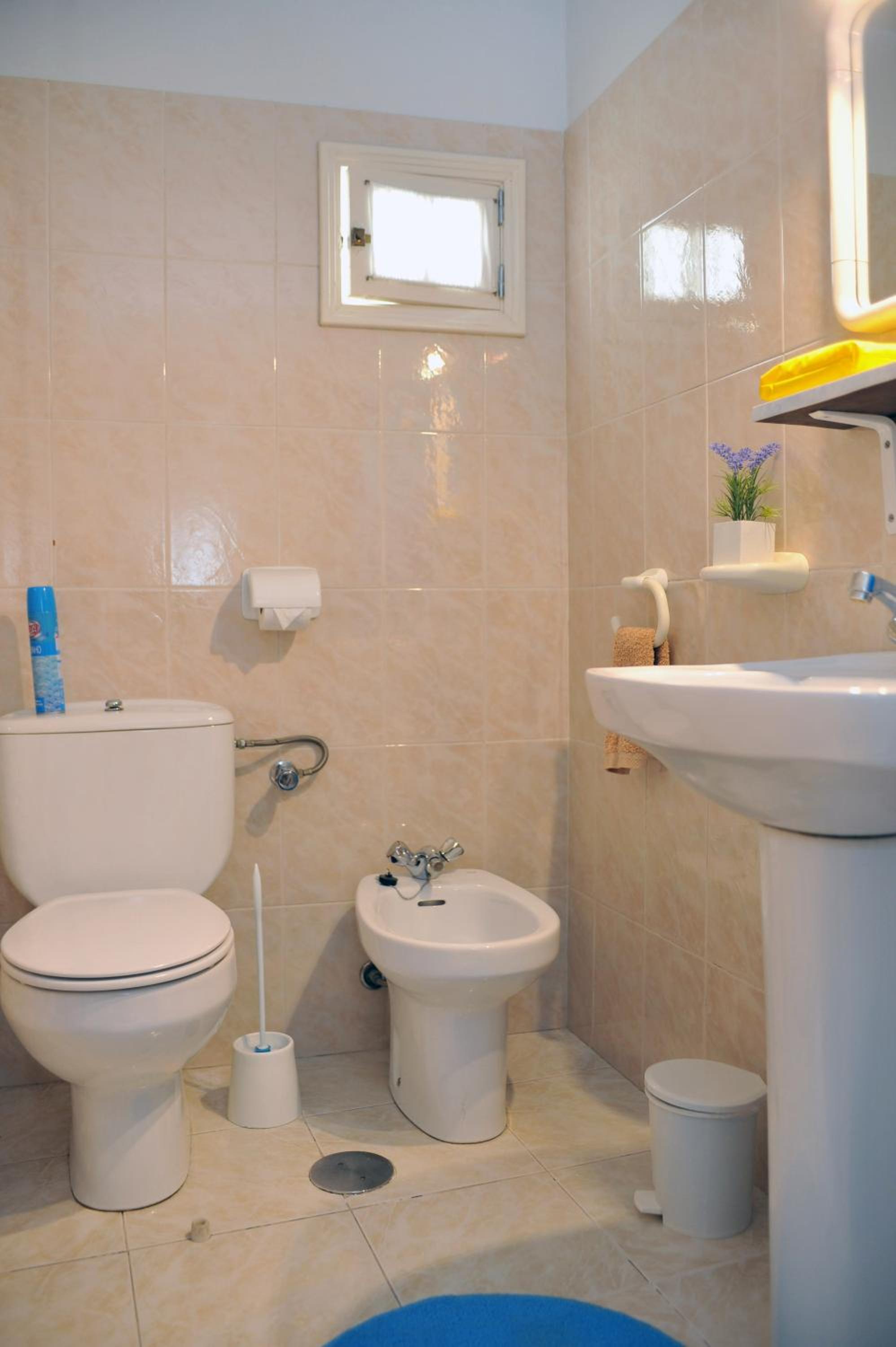 Double Room with Private Bathroom - Photo 43