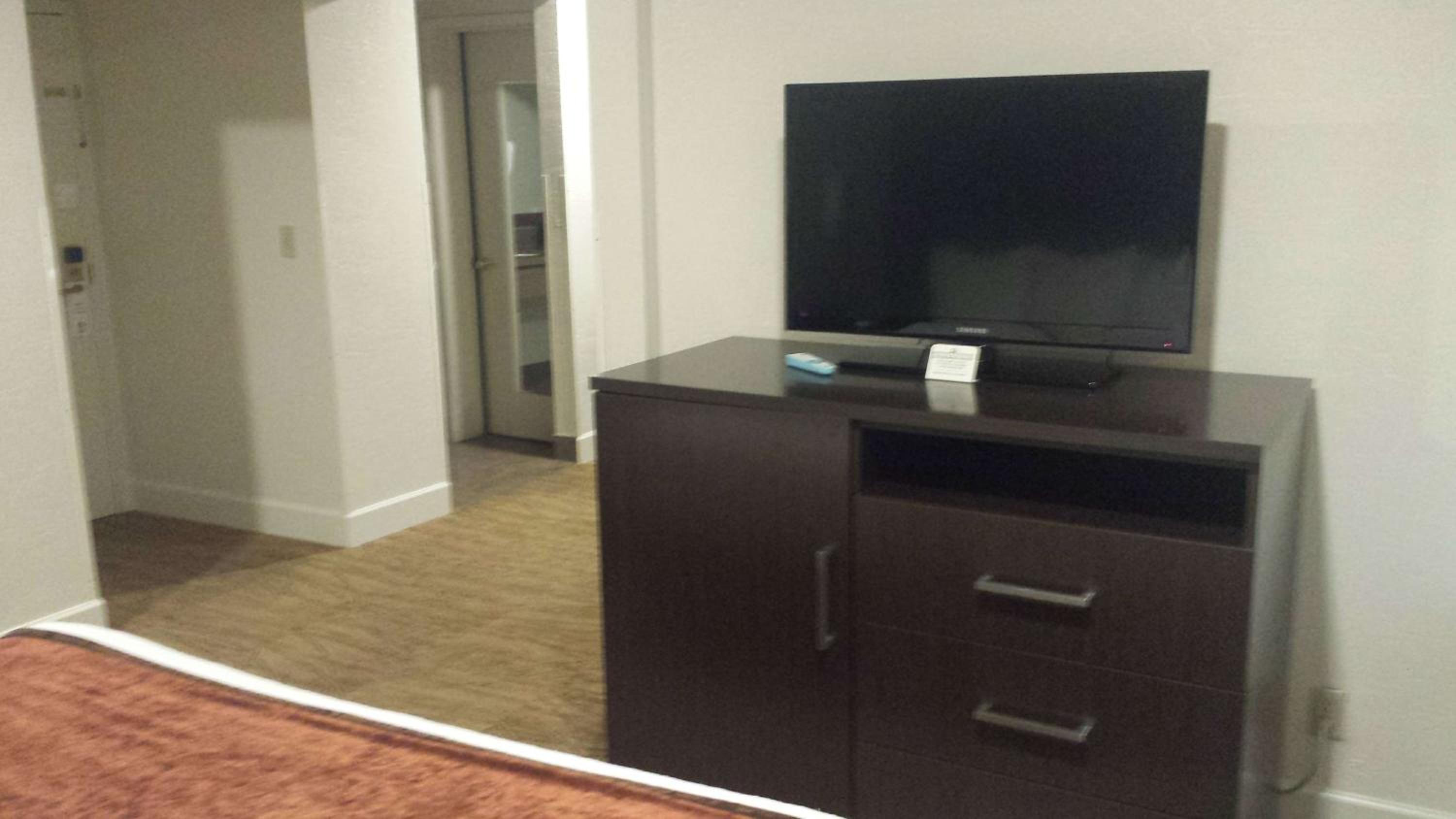 King Suite - Non-Smoking - Photo 4