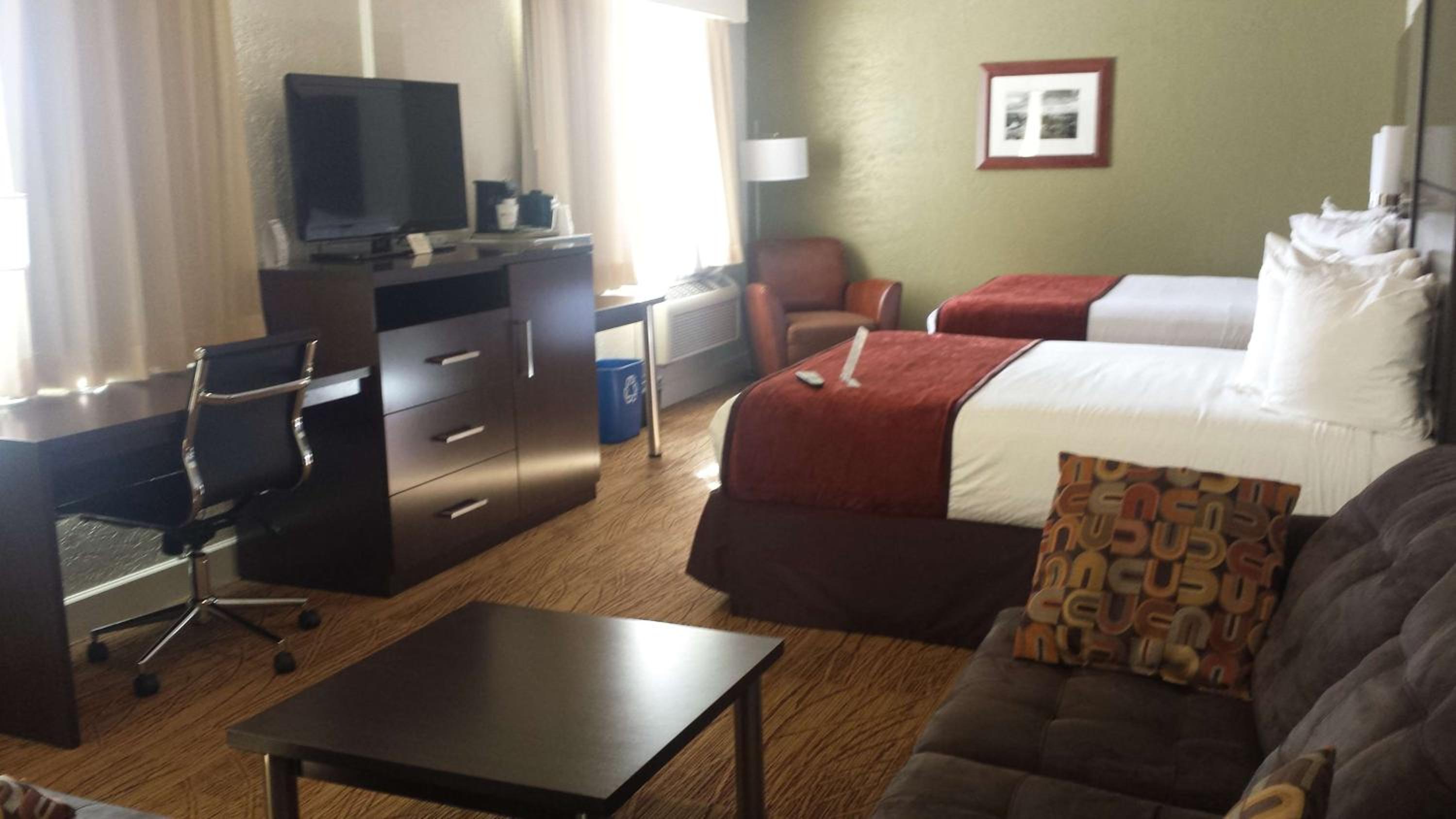 Family Suite - Non-Smoking - Photo 1