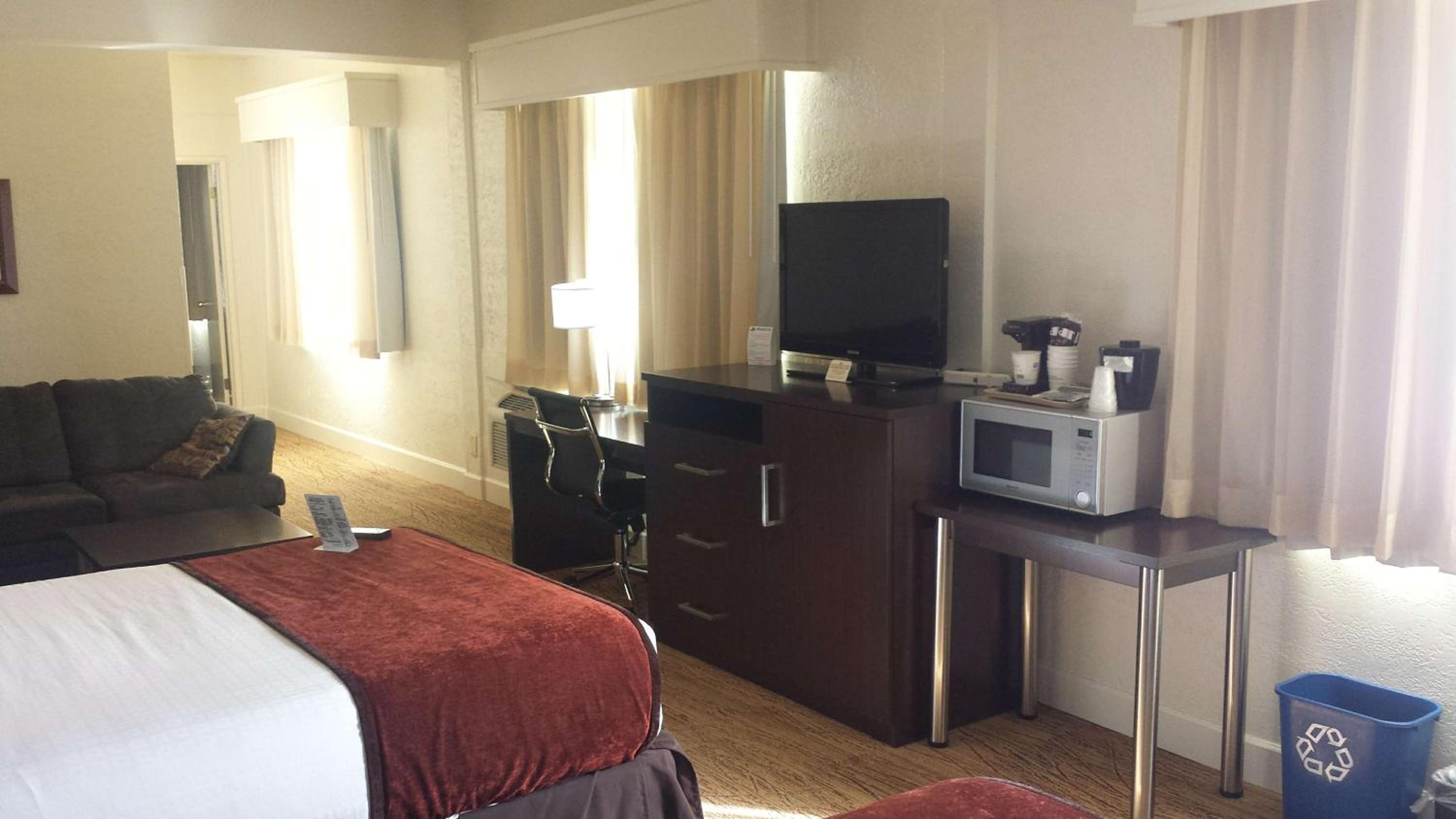 Family Suite - Non-Smoking - Photo 4